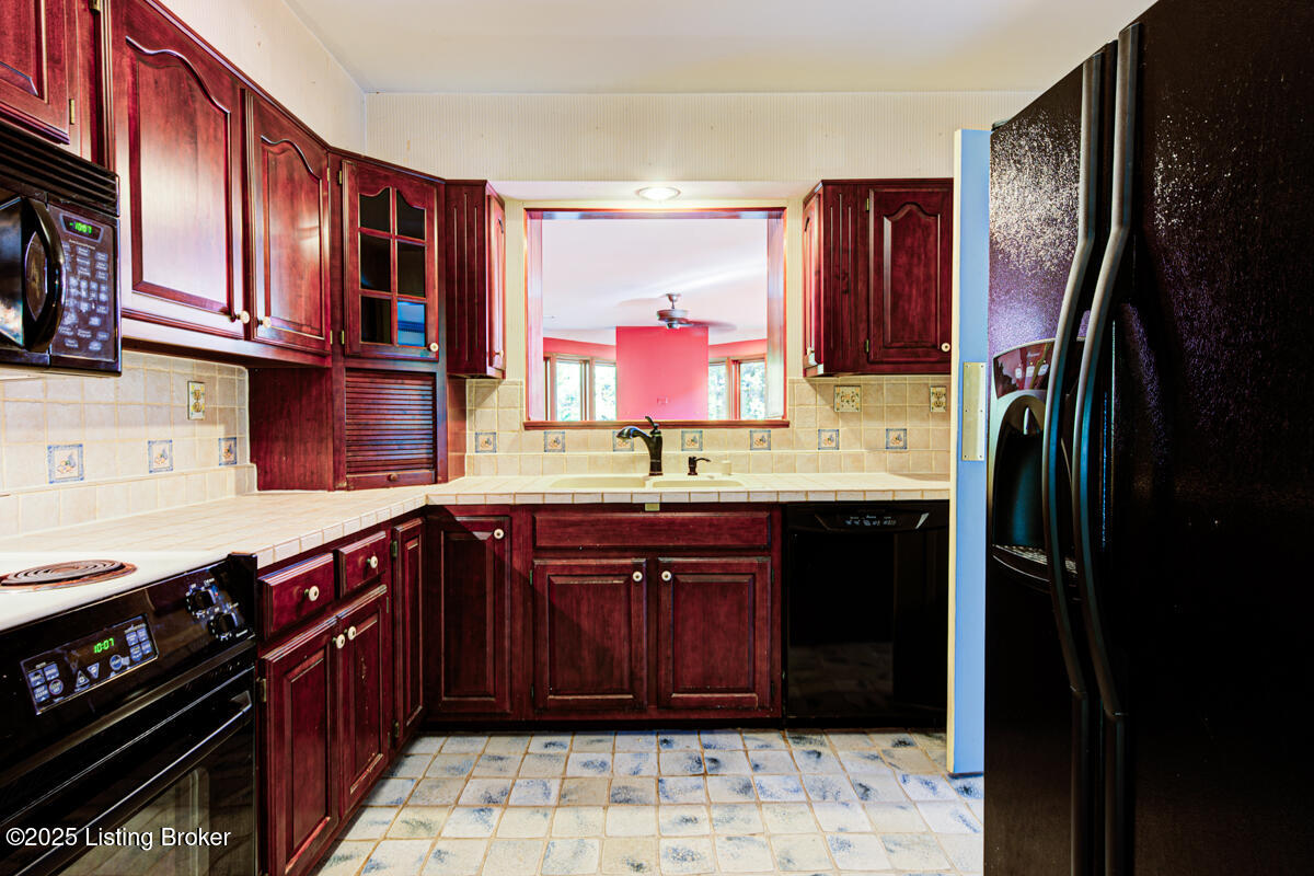 9020 Woodlily Trail