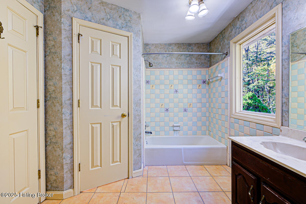 9020 Woodlily Trail