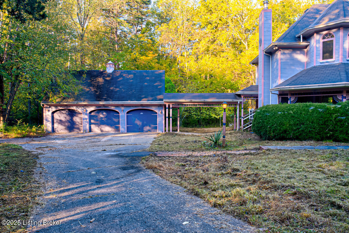 9020 Woodlily Trail