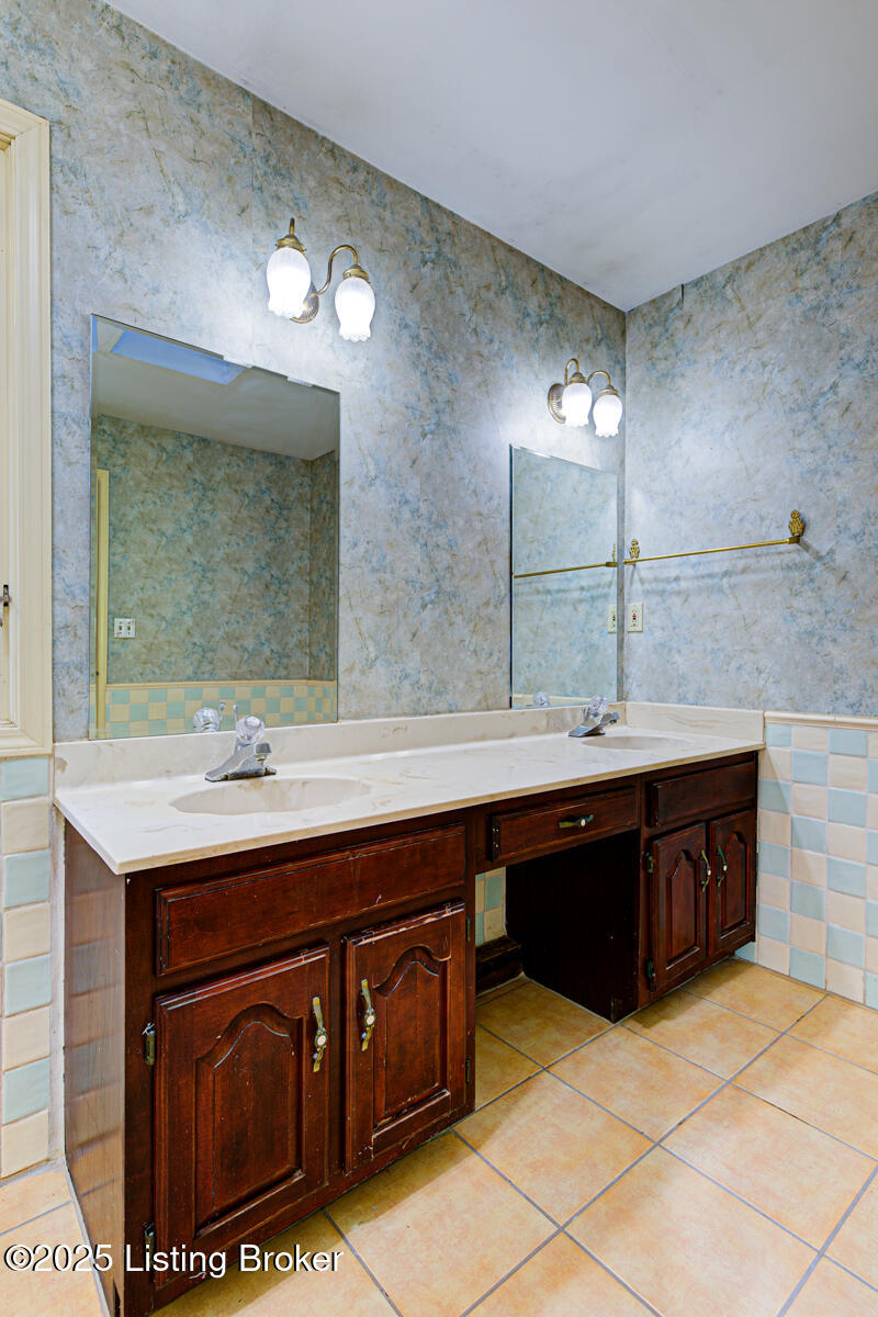 9020 Woodlily Trail
