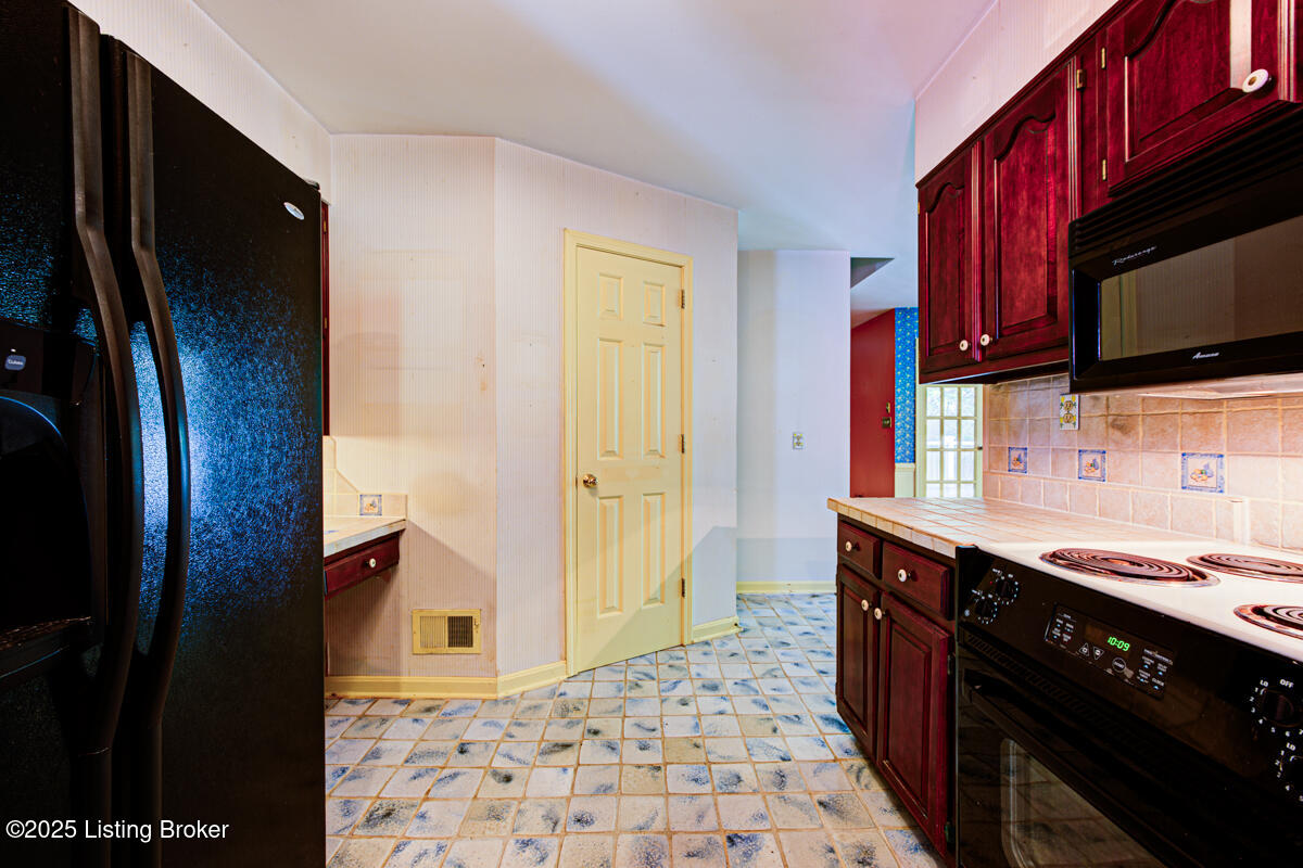 9020 Woodlily Trail