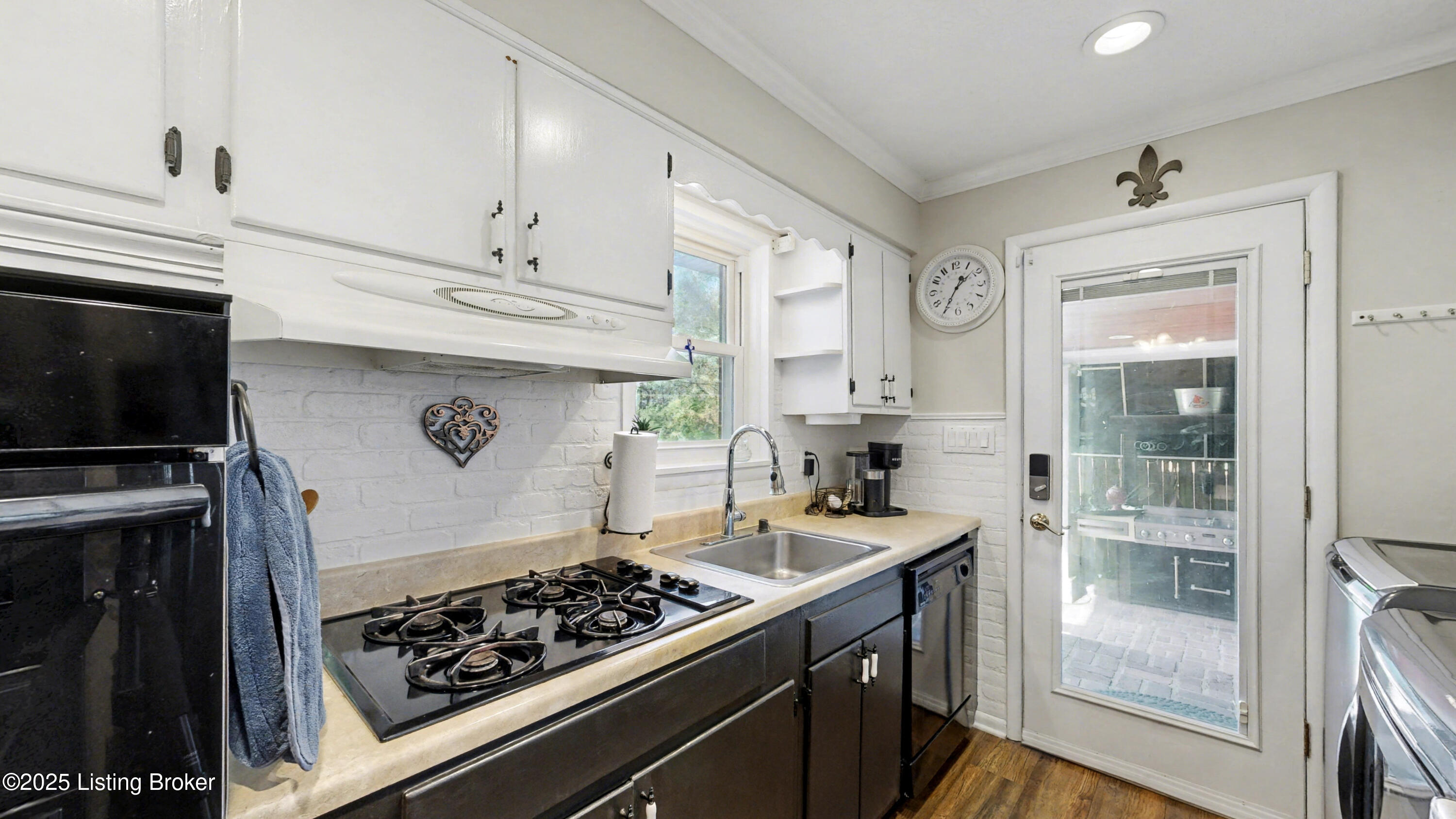 246 Derby Ave