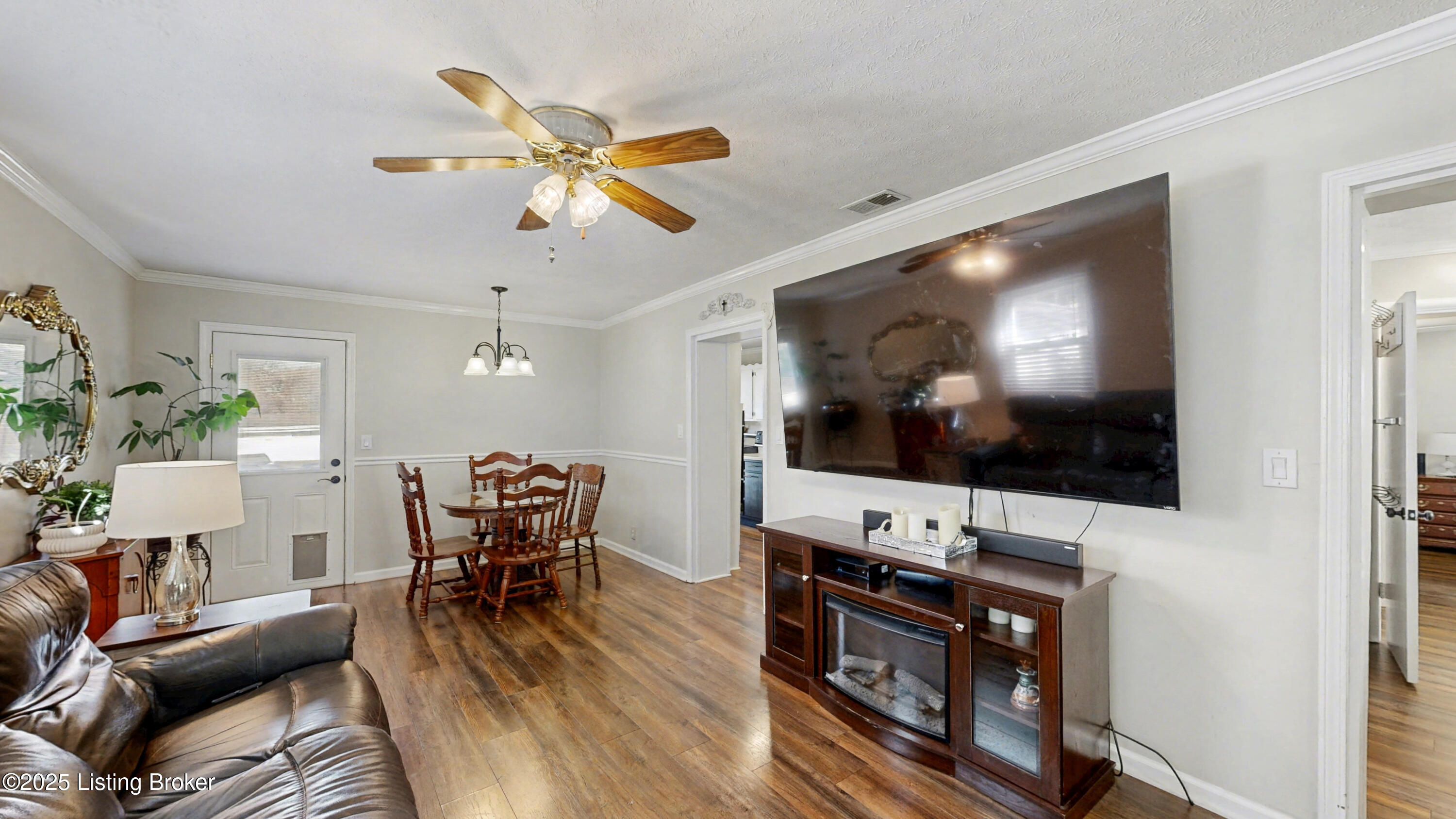 246 Derby Ave