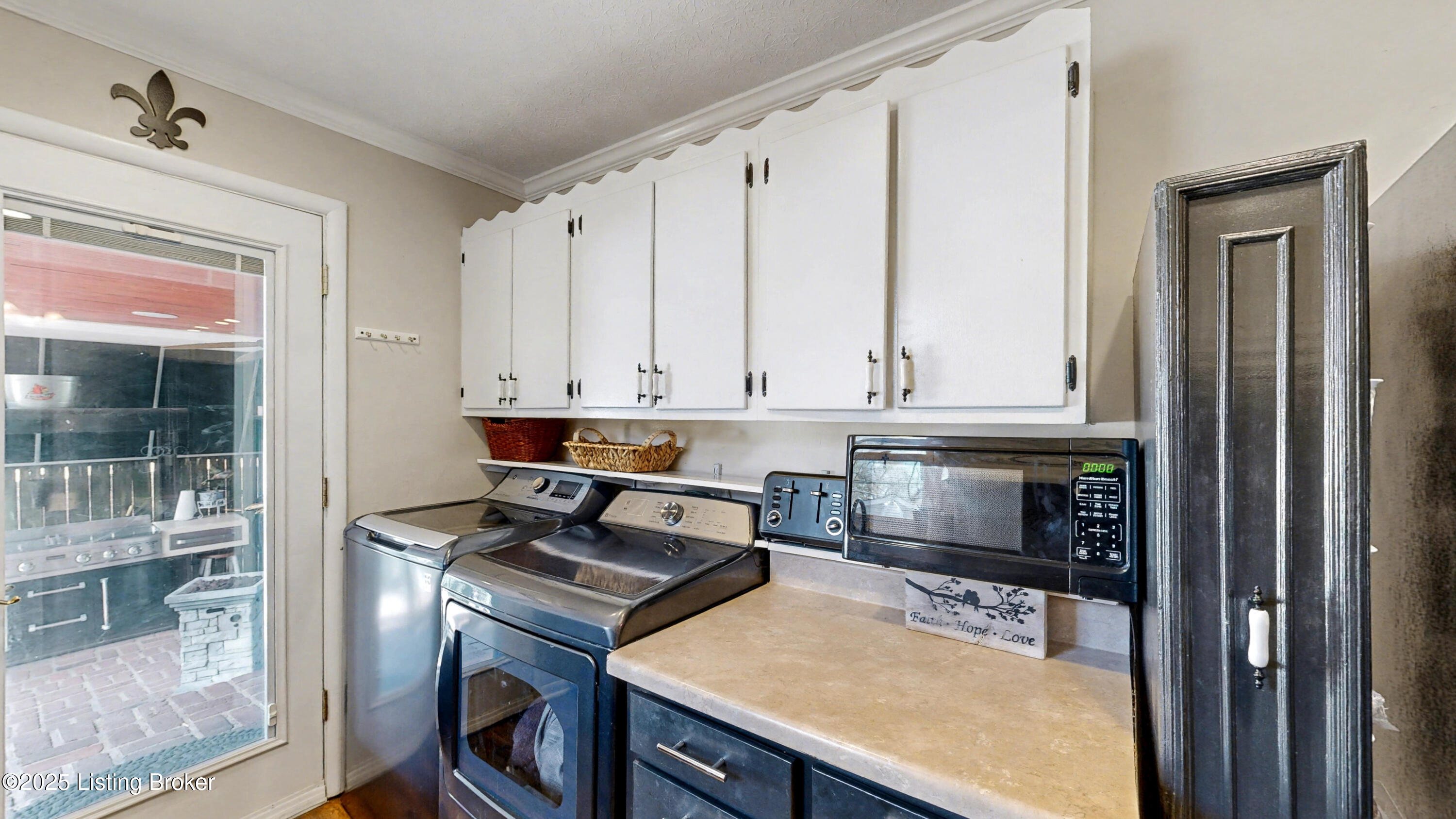 246 Derby Ave