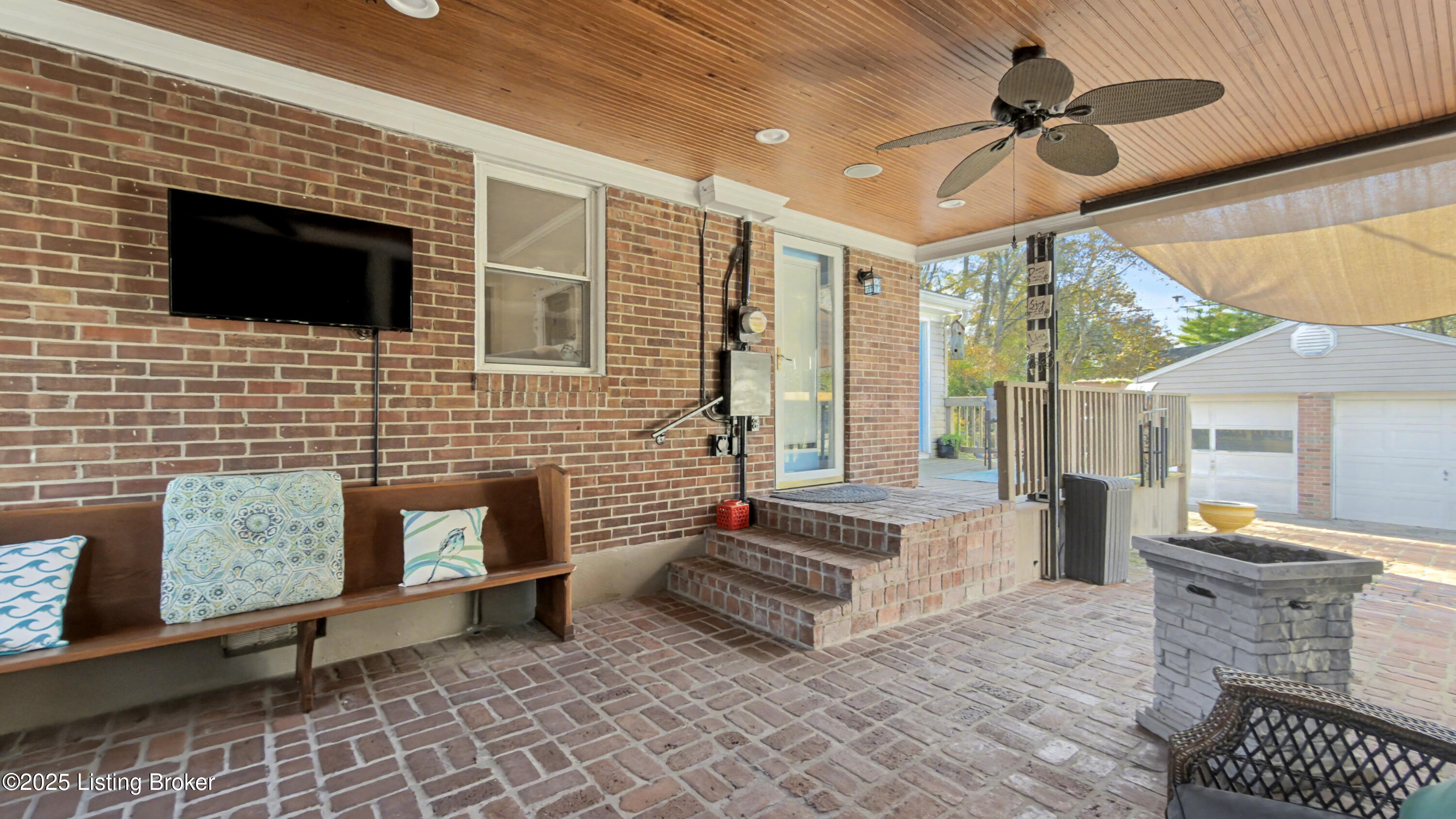 246 Derby Ave
