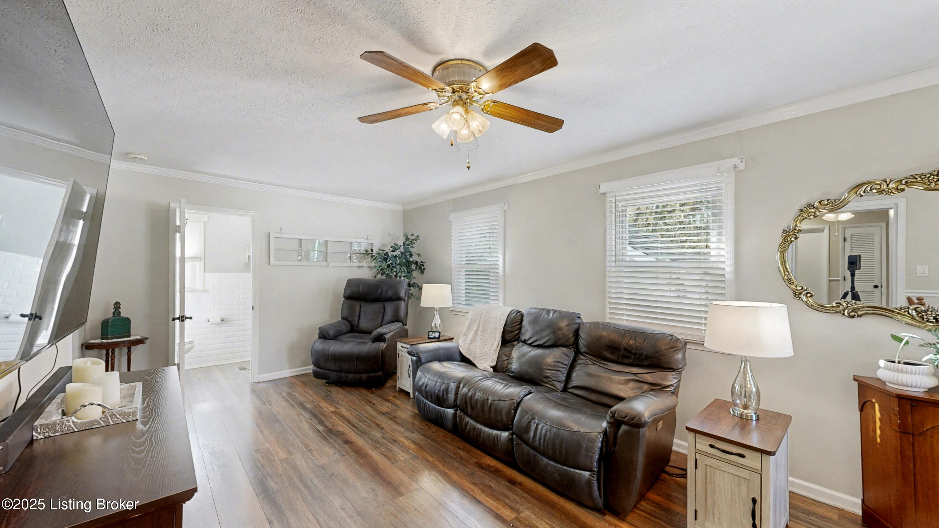 246 Derby Ave