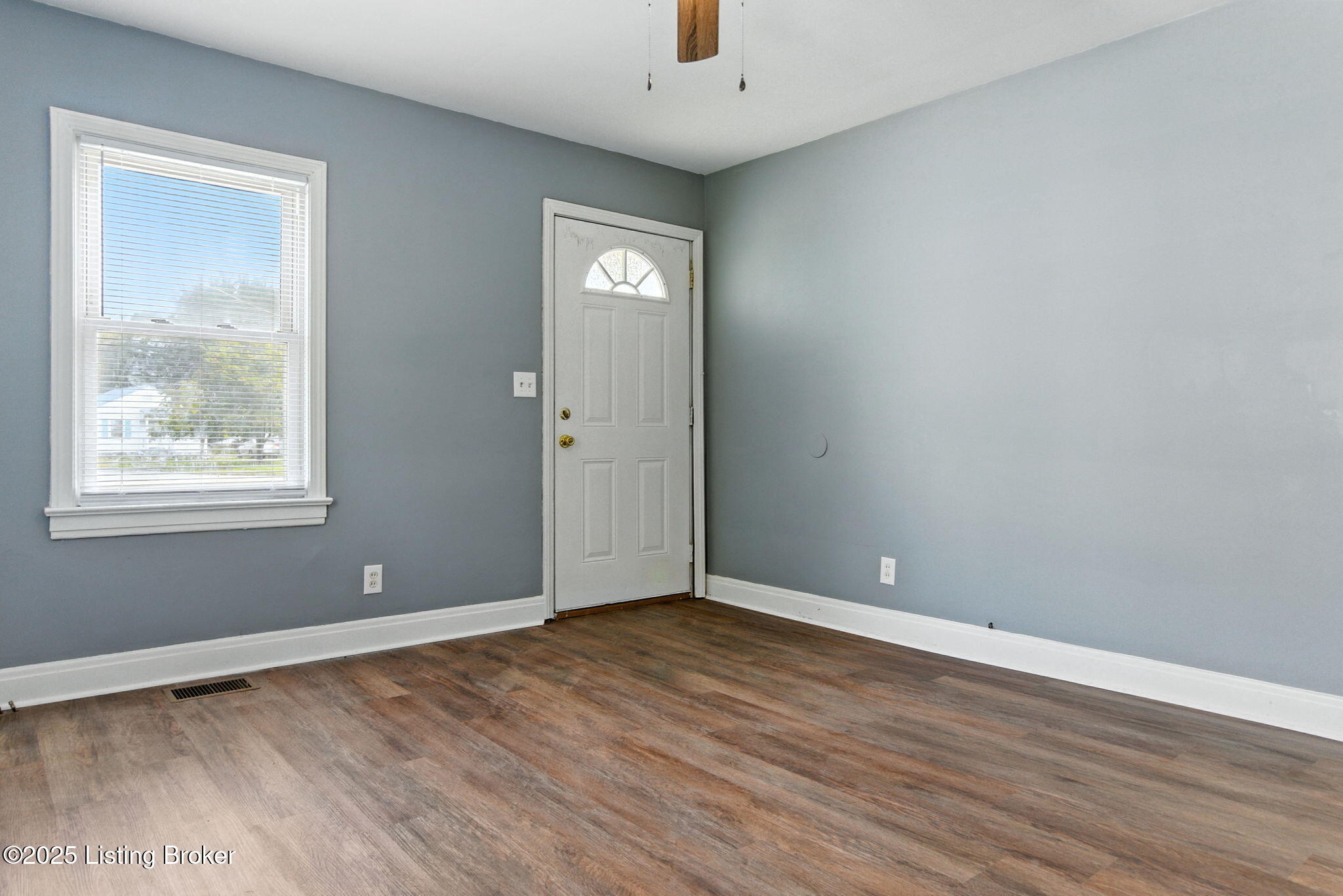1642 Sale Ave