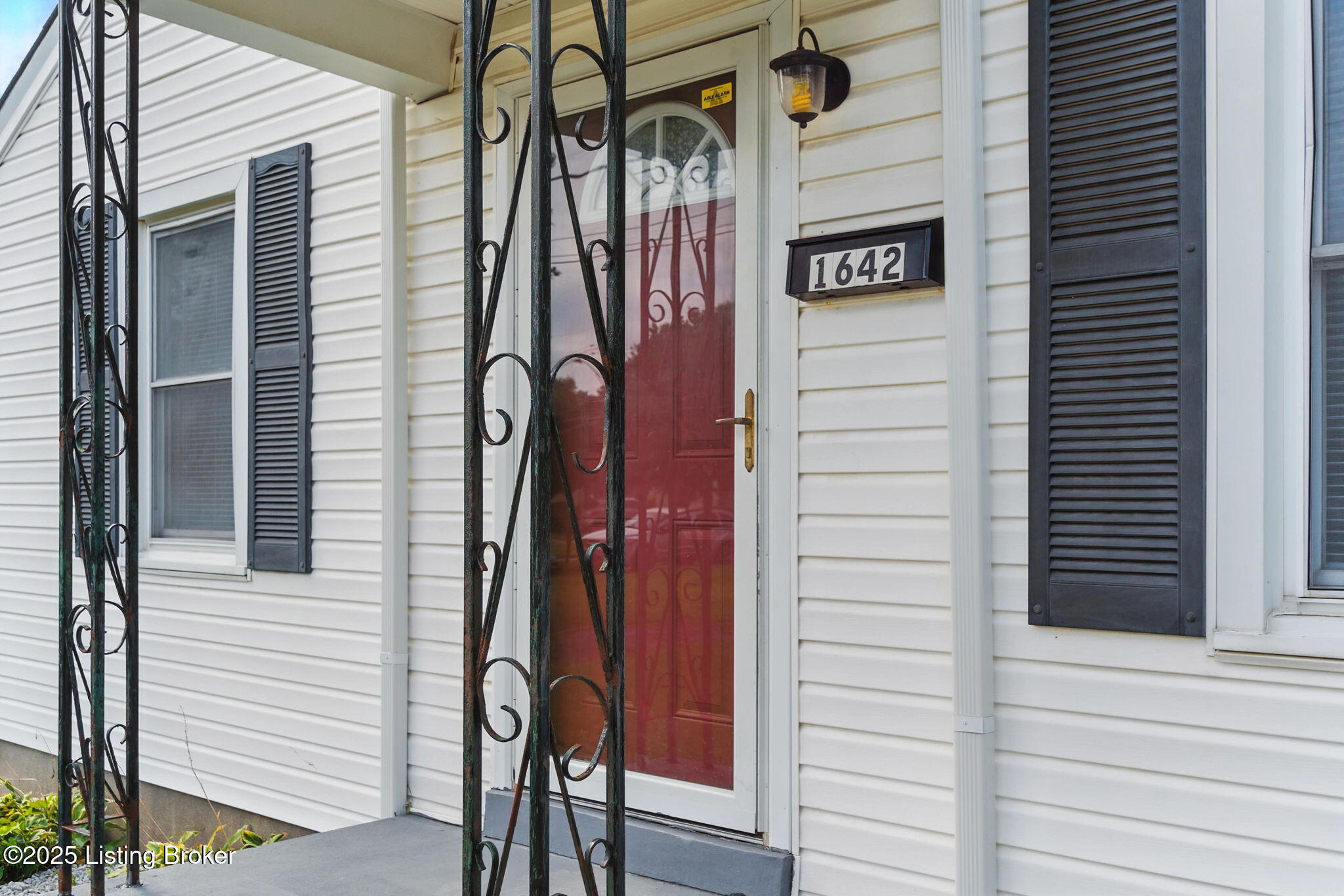 1642 Sale Ave
