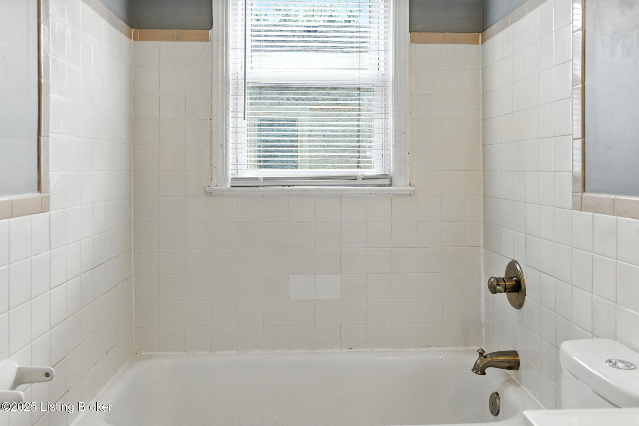 1642 Sale Ave