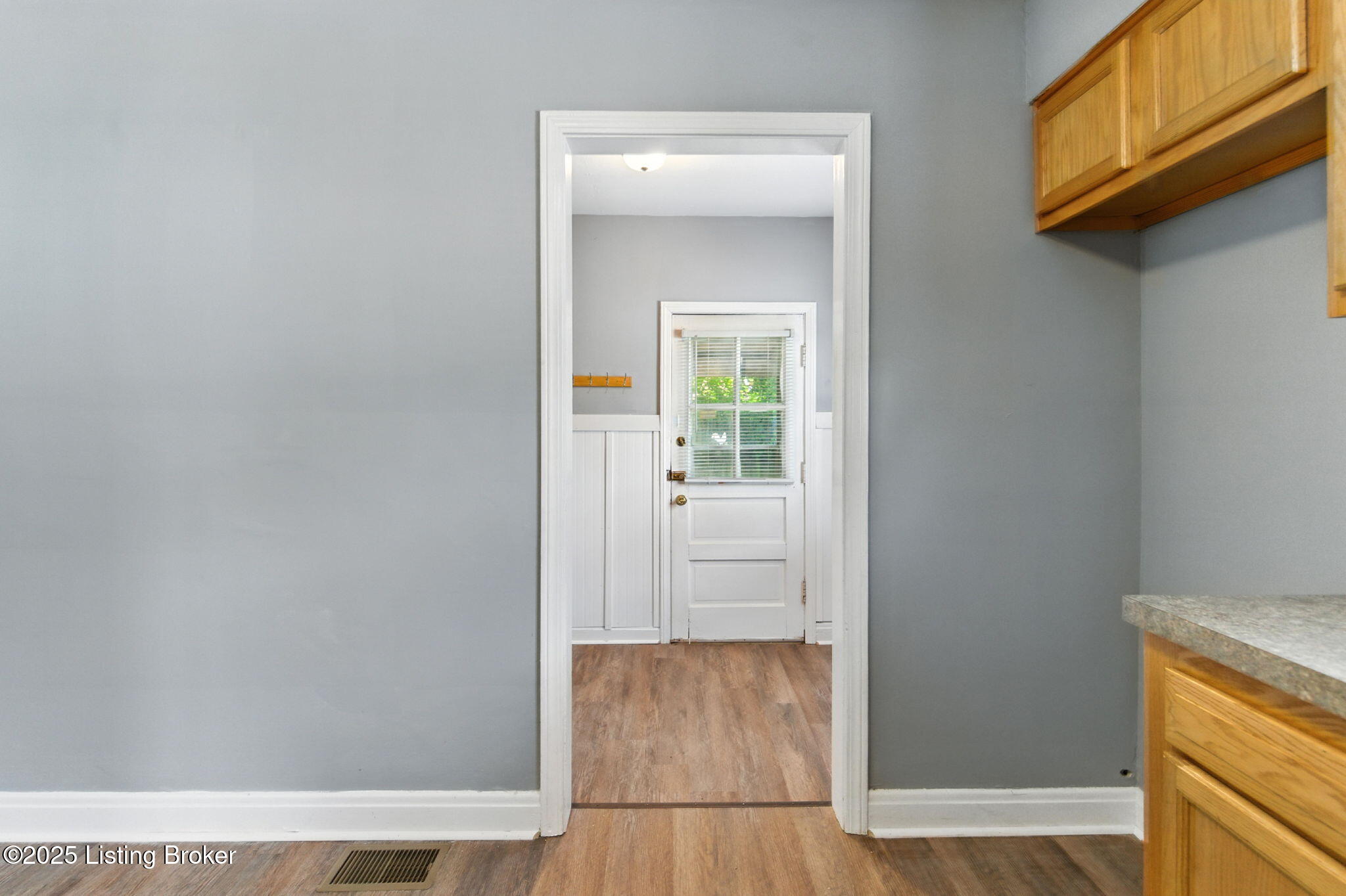 1642 Sale Ave