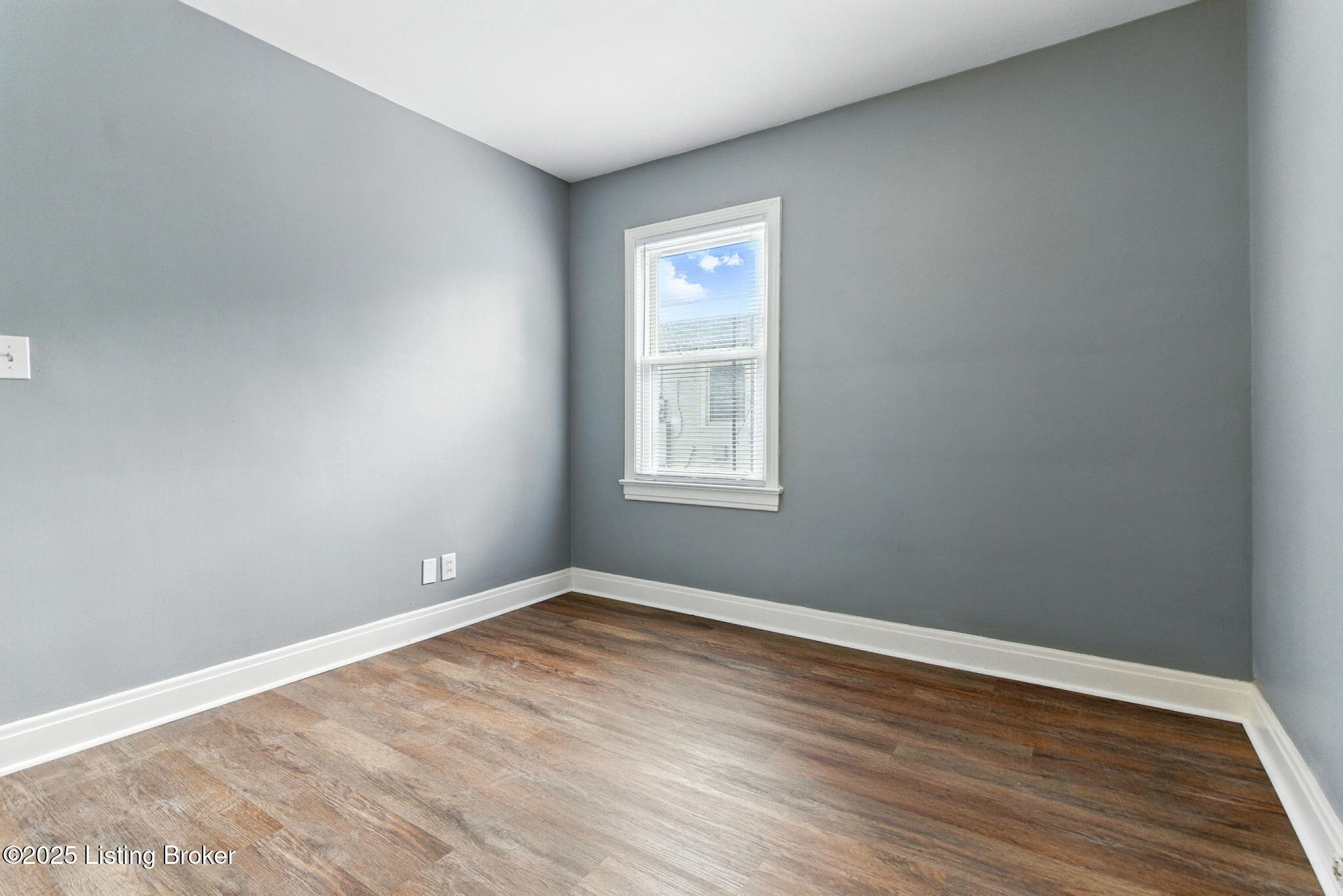 1642 Sale Ave
