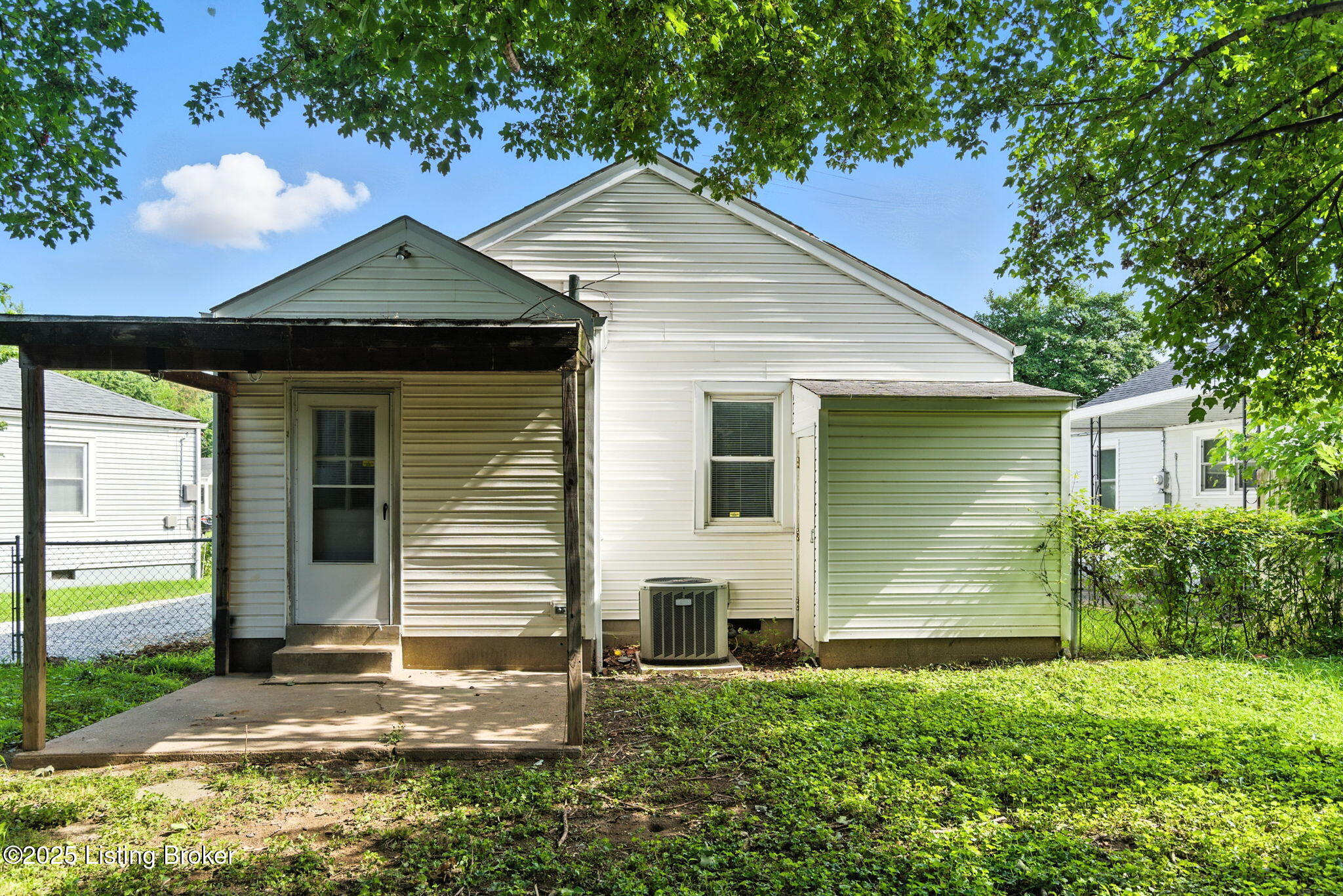 1642 Sale Ave
