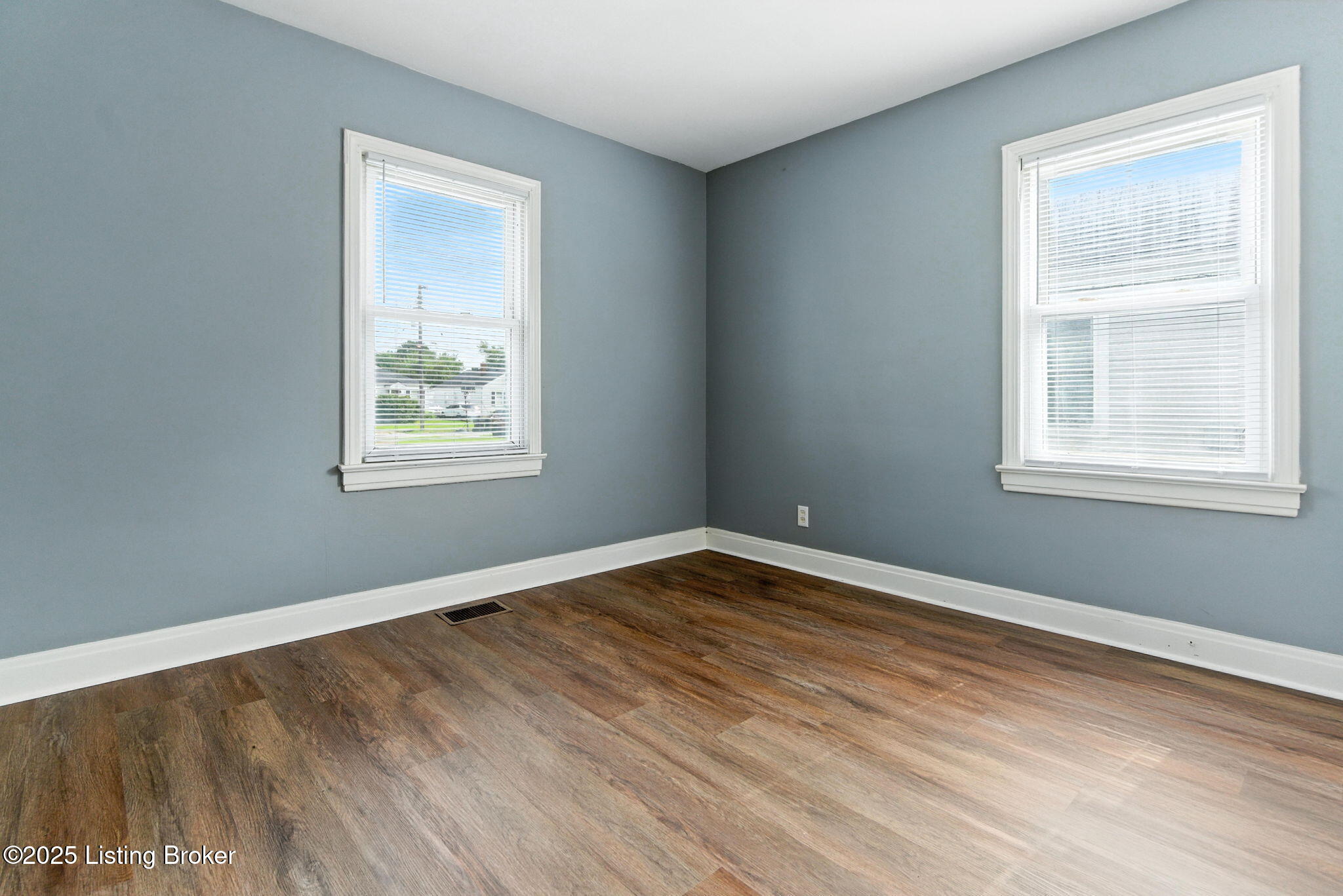 1642 Sale Ave