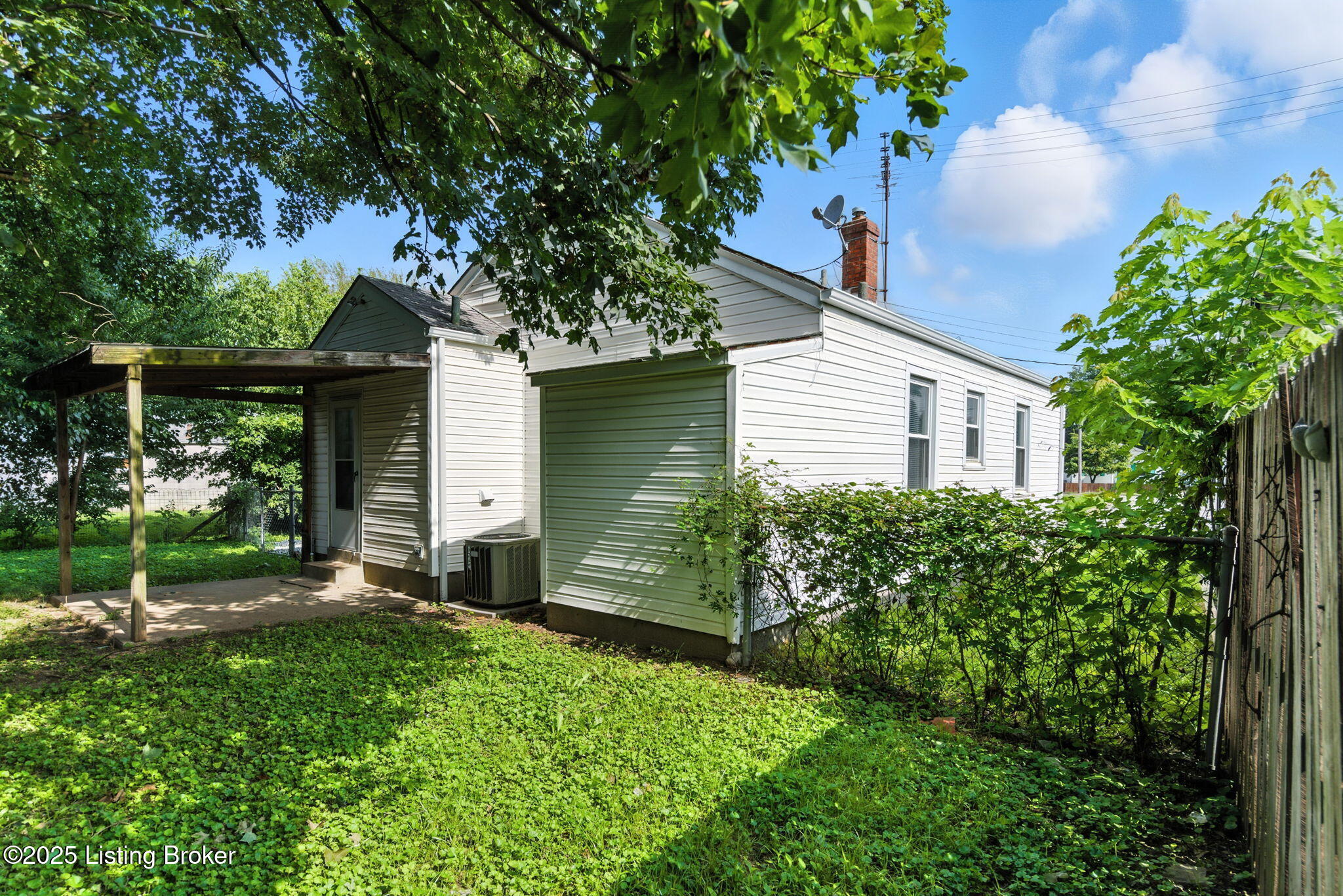 1642 Sale Ave