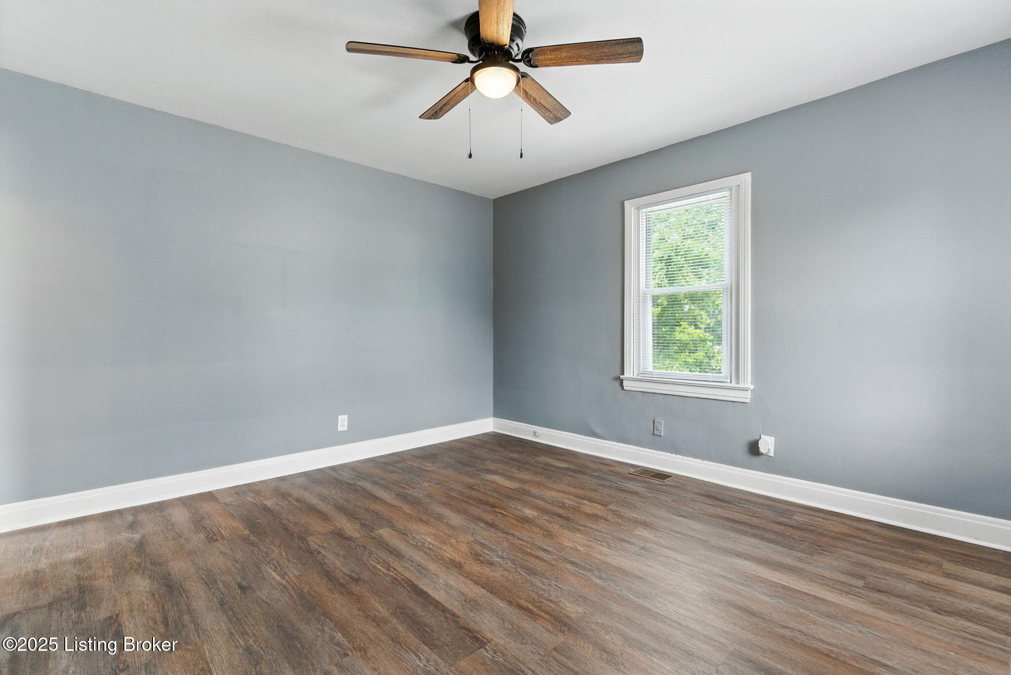 1642 Sale Ave