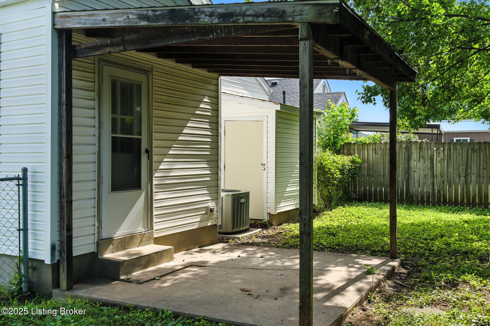 1642 Sale Ave