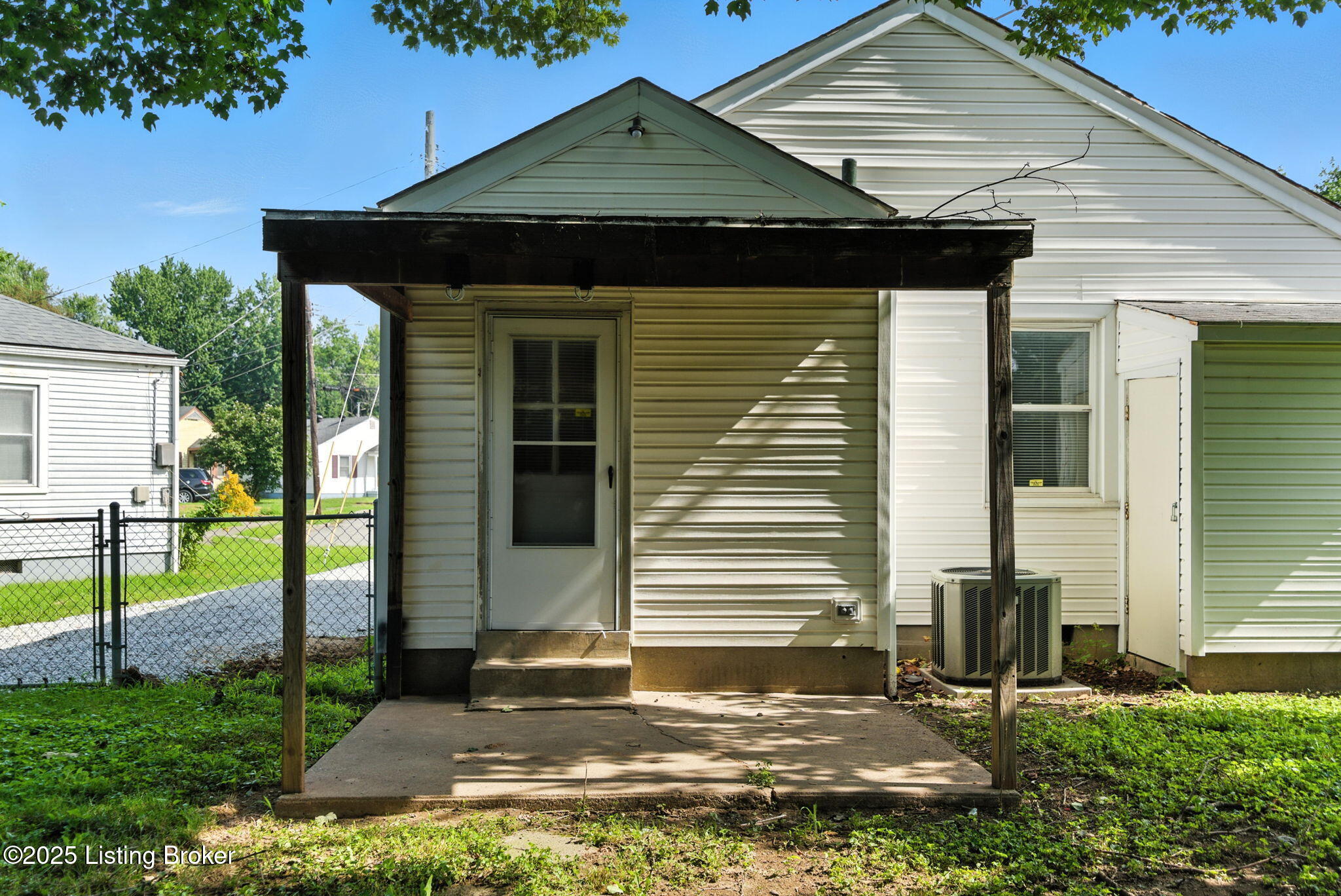 1642 Sale Ave