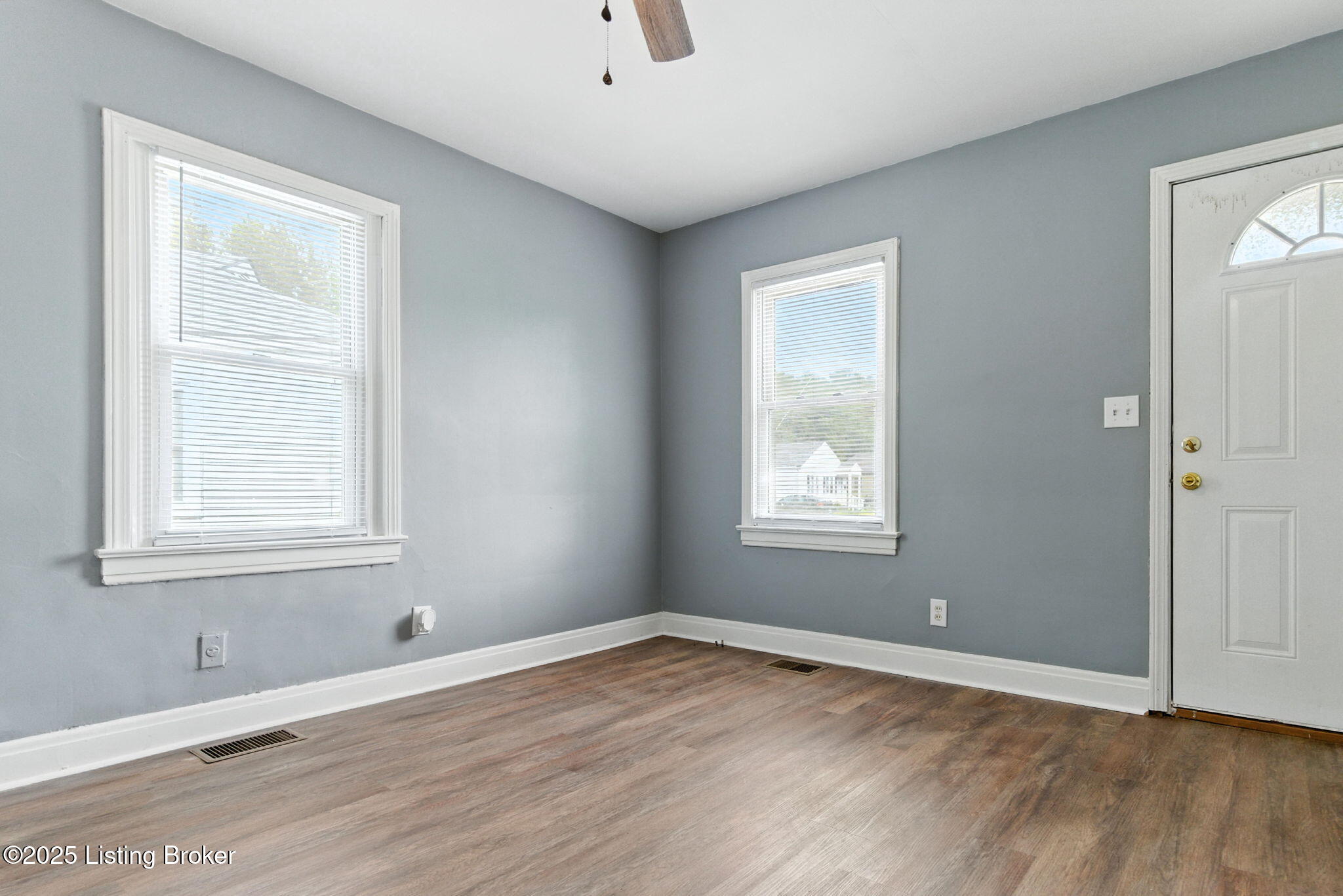 1642 Sale Ave