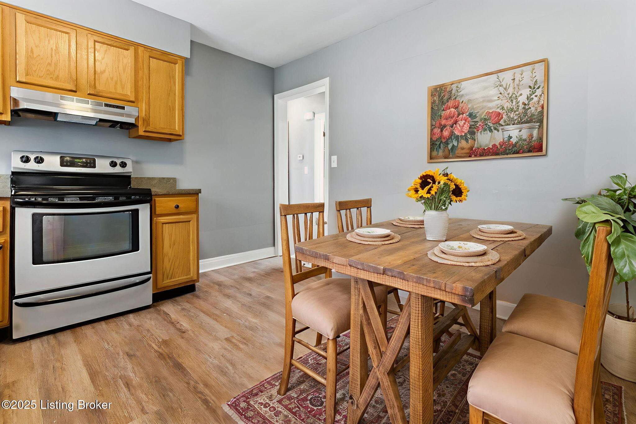1642 Sale Ave