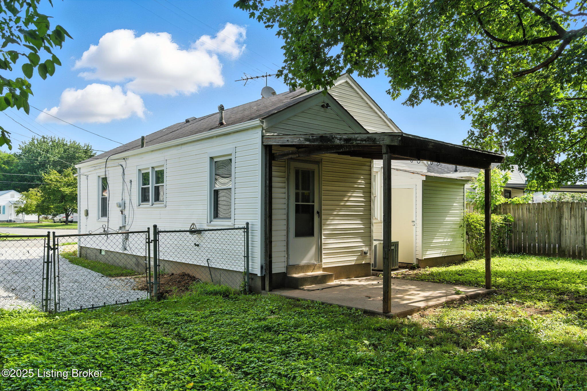 1642 Sale Ave