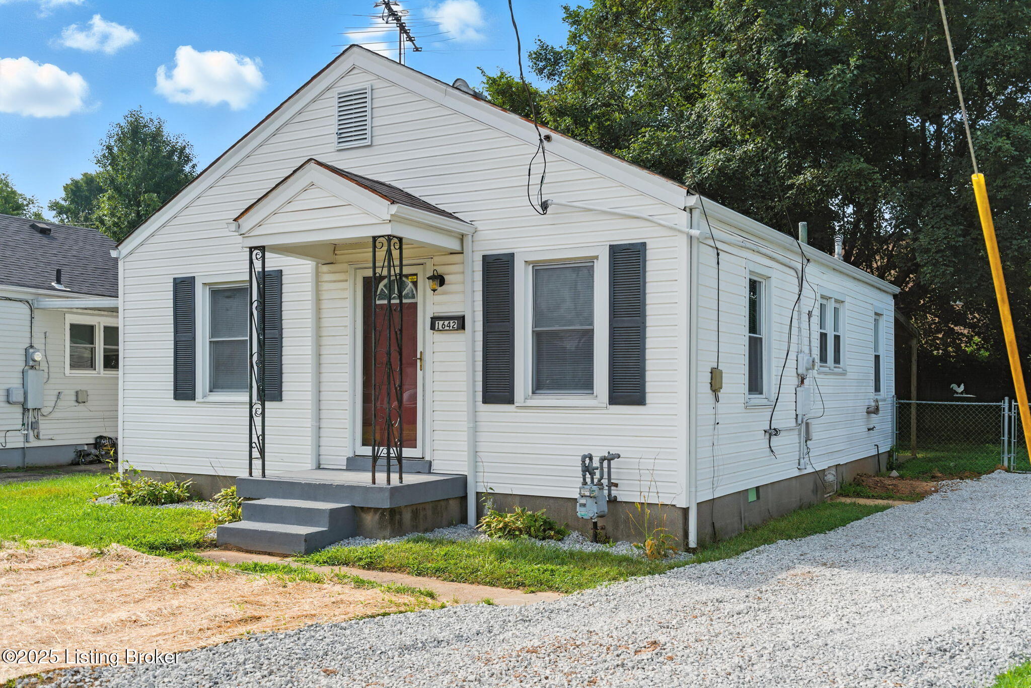 1642 Sale Ave