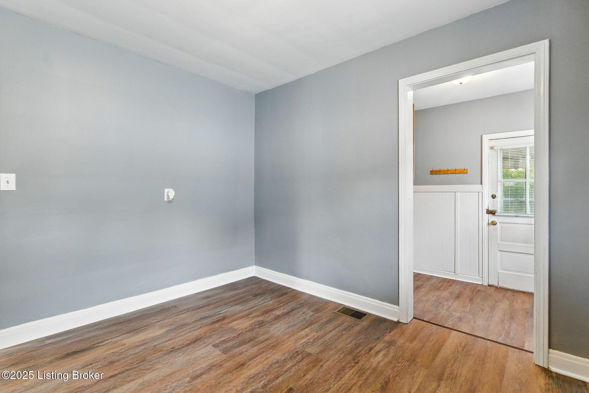 1642 Sale Ave