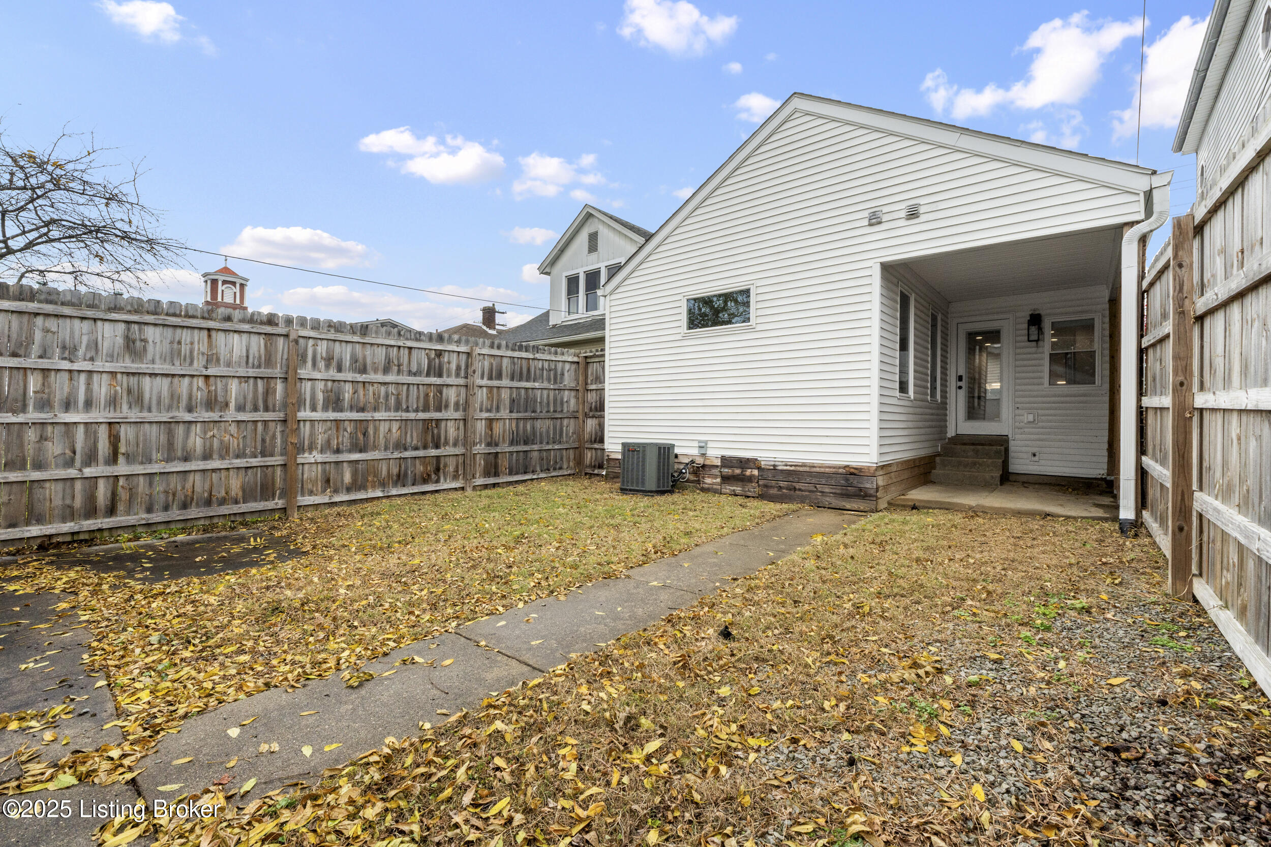 1112 E Burnett Ave