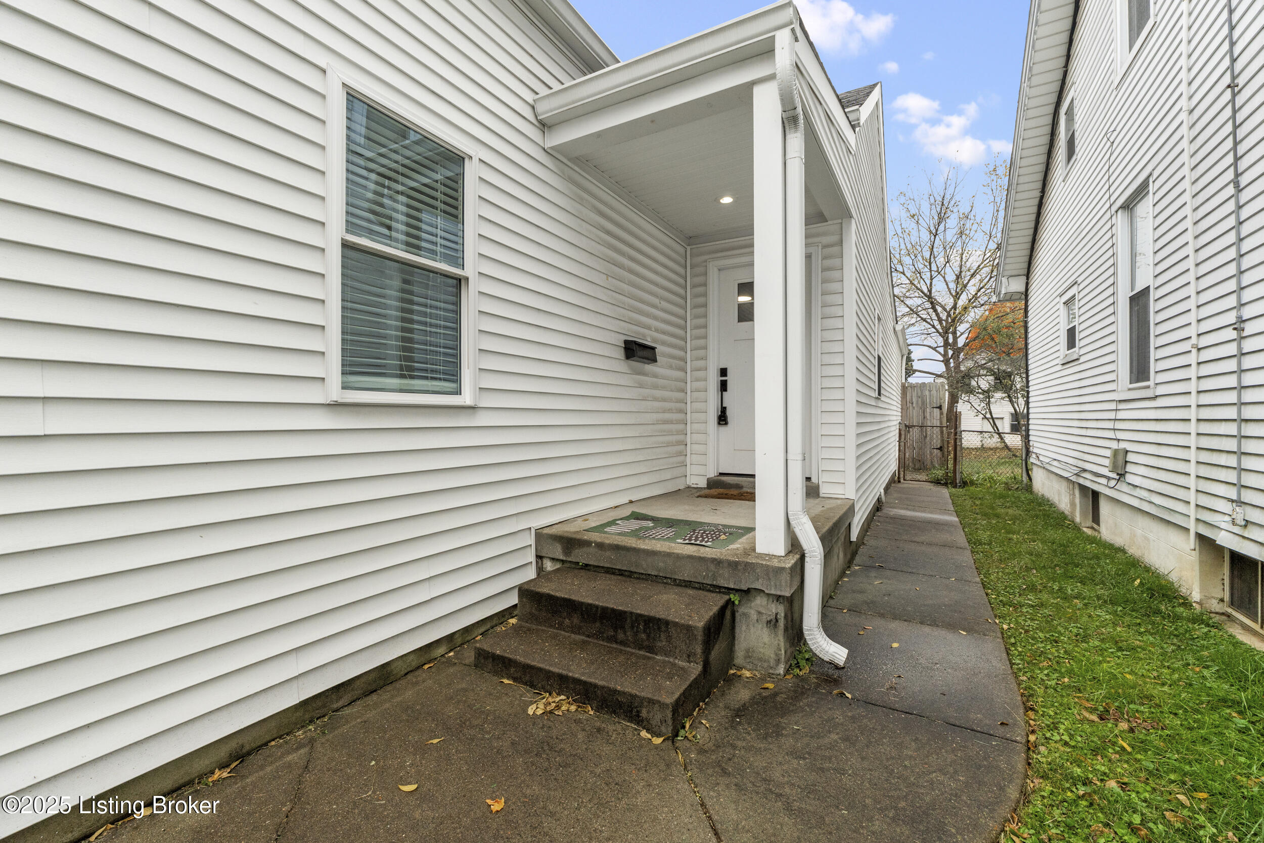 1112 E Burnett Ave