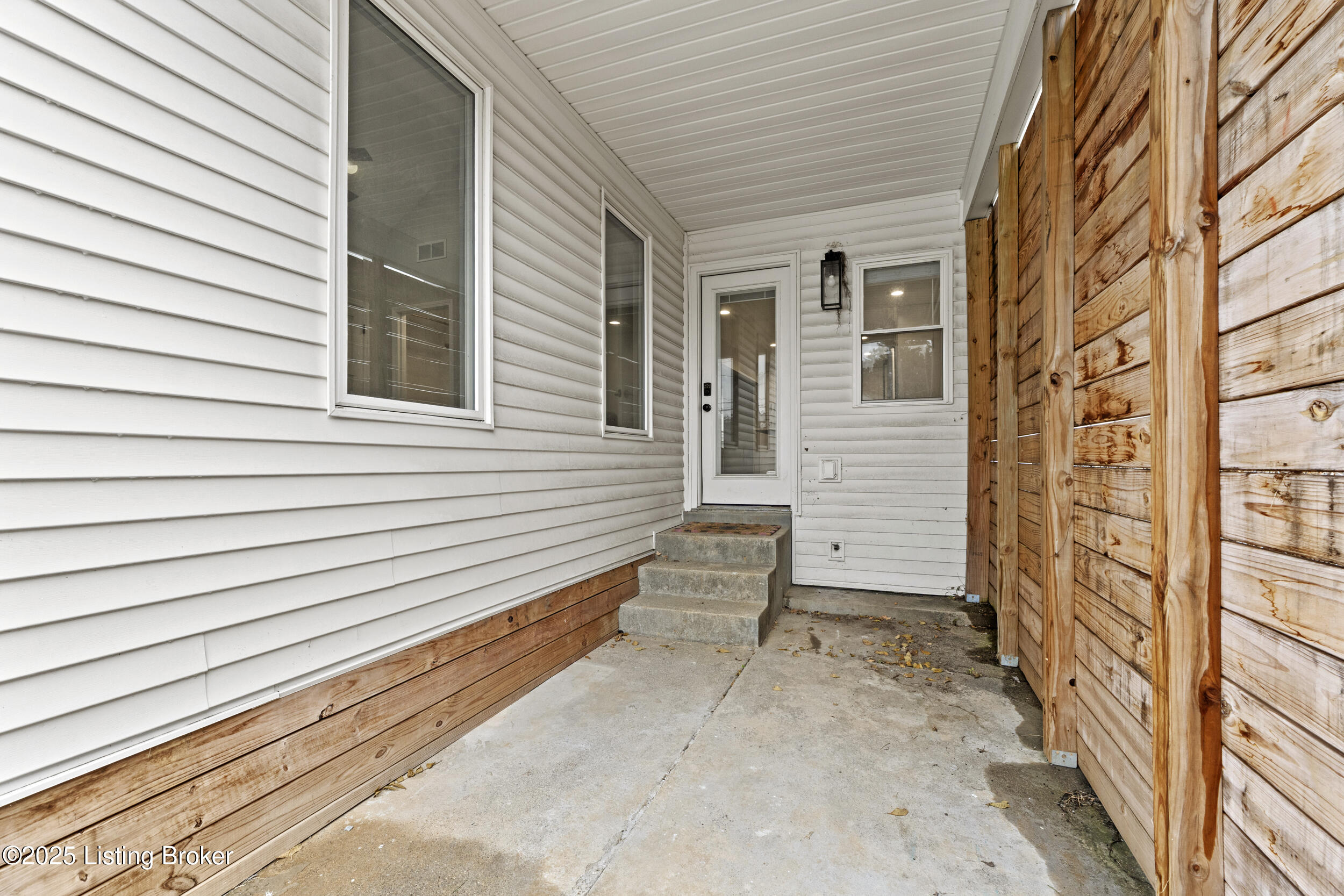 1112 E Burnett Ave