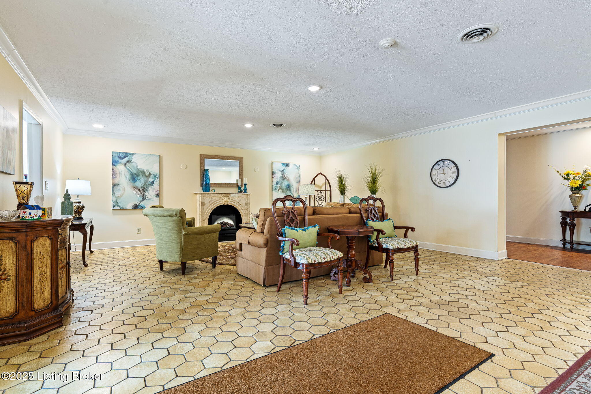 3030 Breckenridge Ln # 516-2