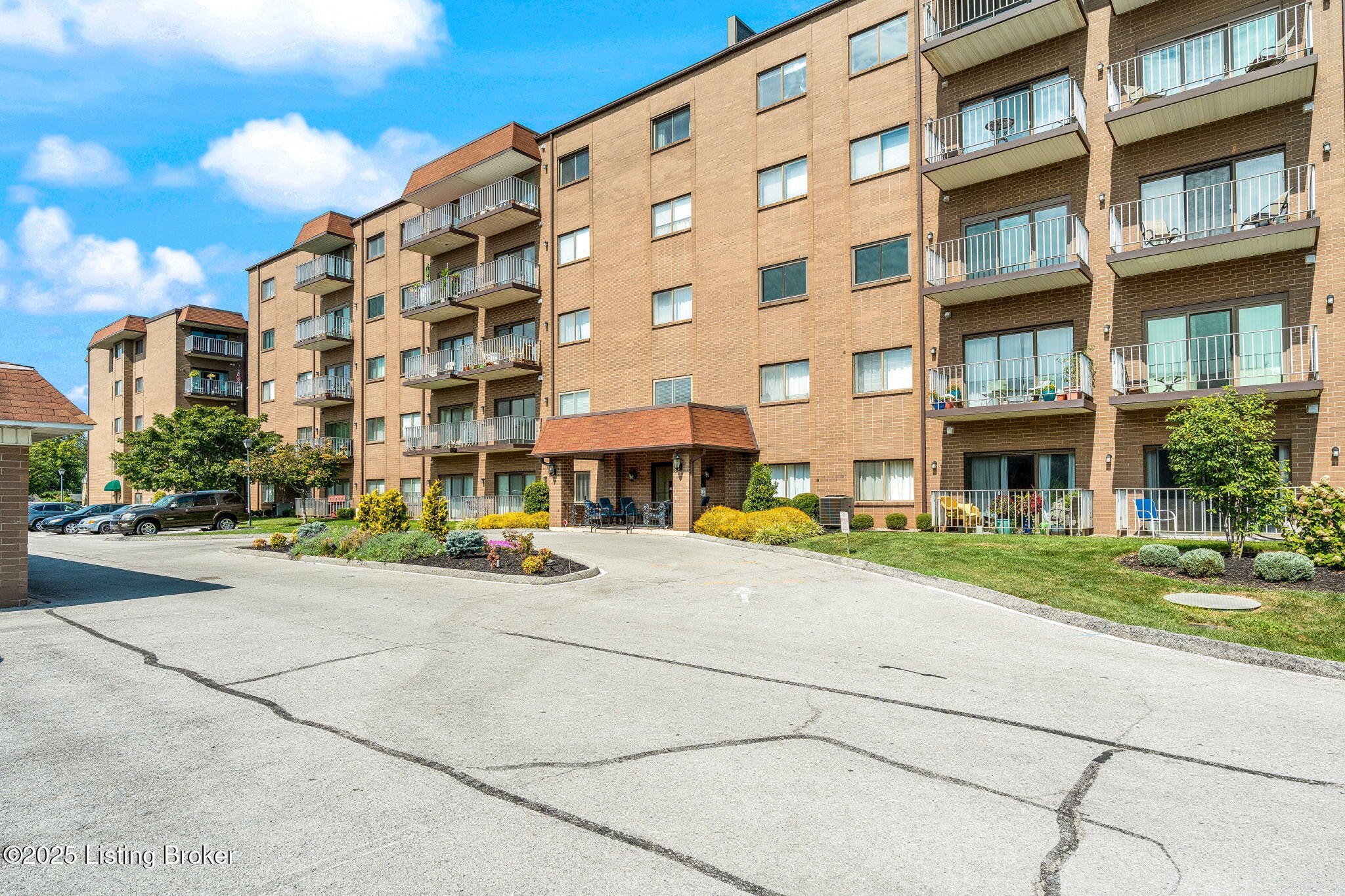 3030 Breckenridge Ln # 516-2