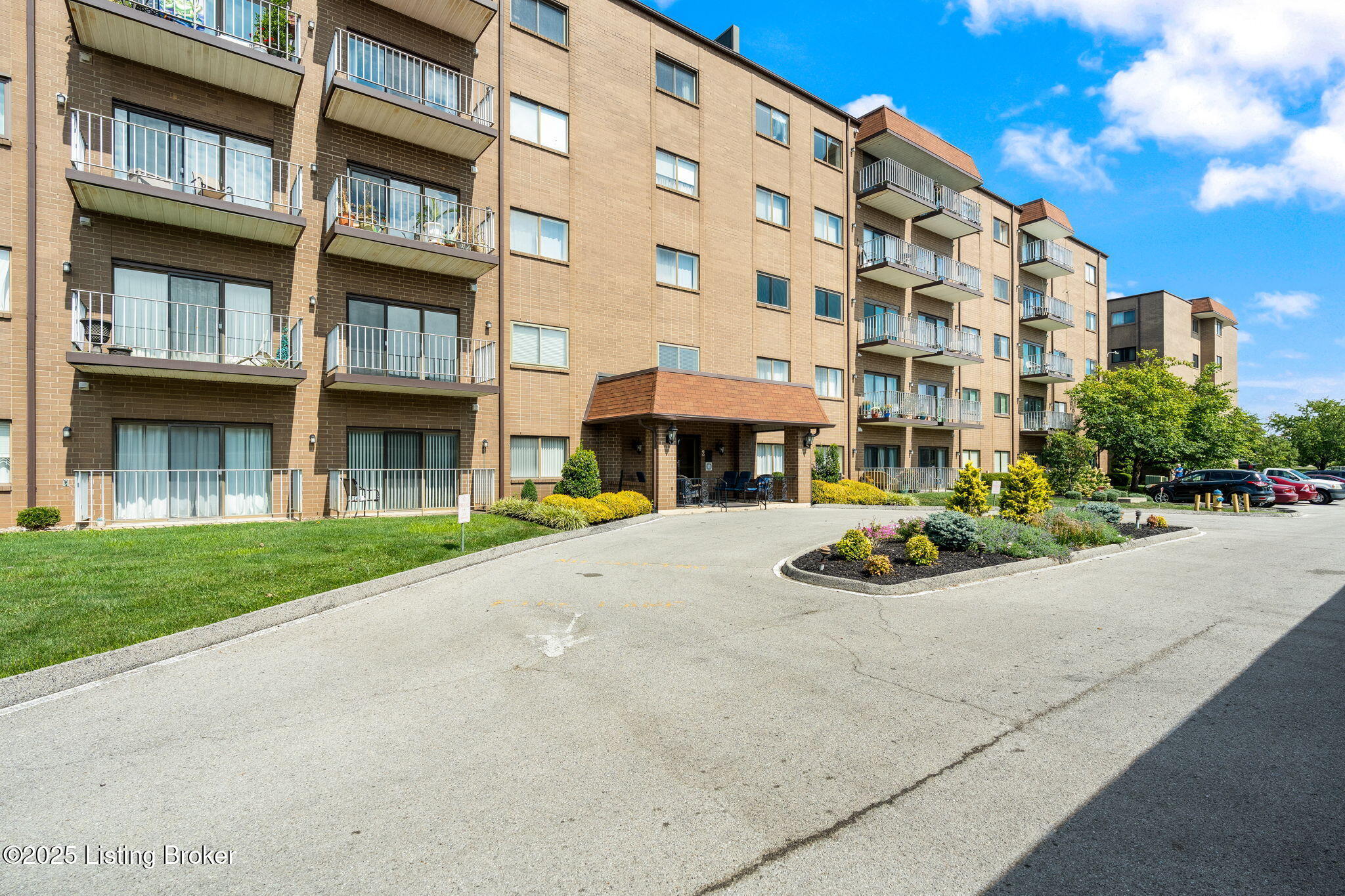 3030 Breckenridge Ln # 516-2