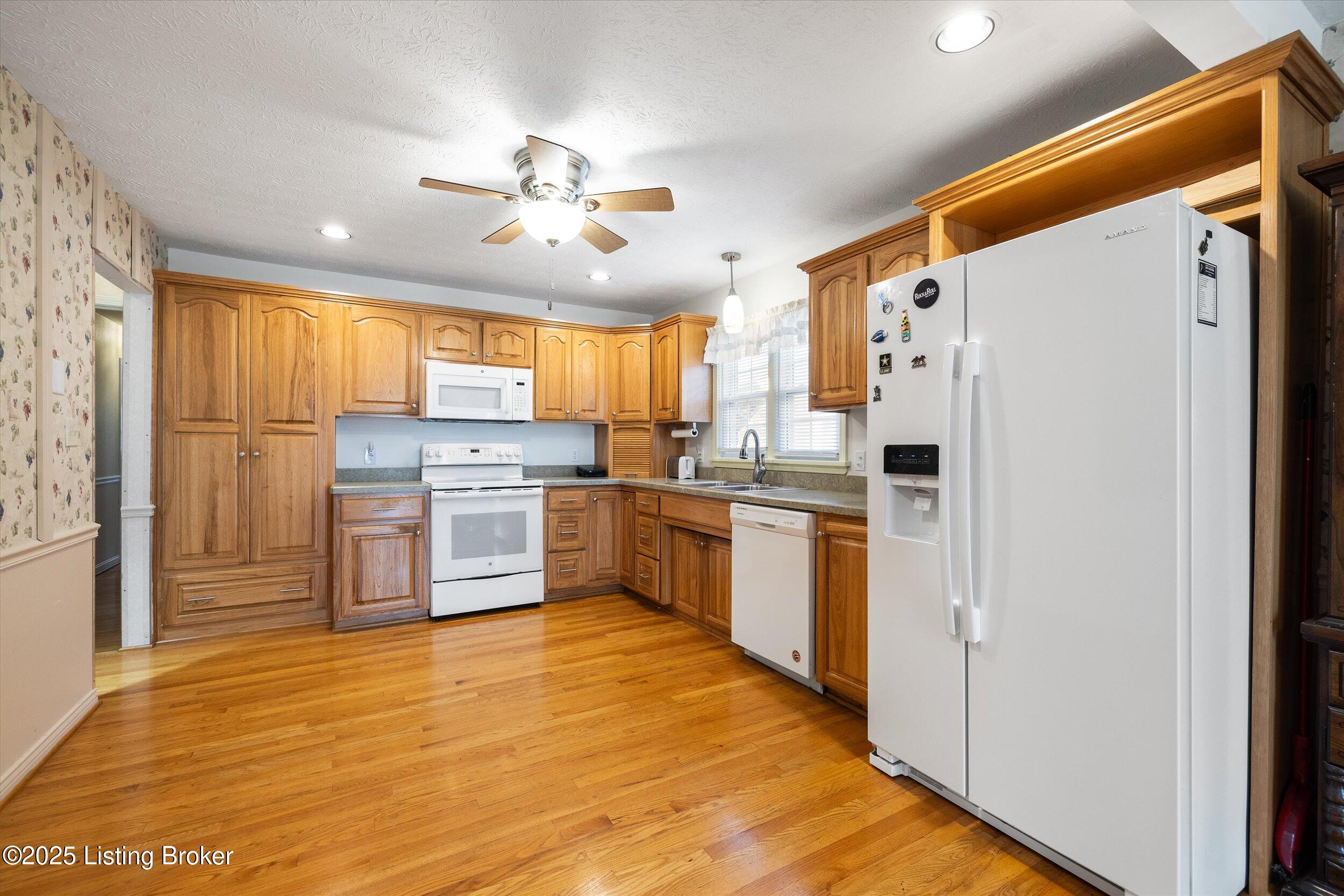 7007 Peppermill Ln