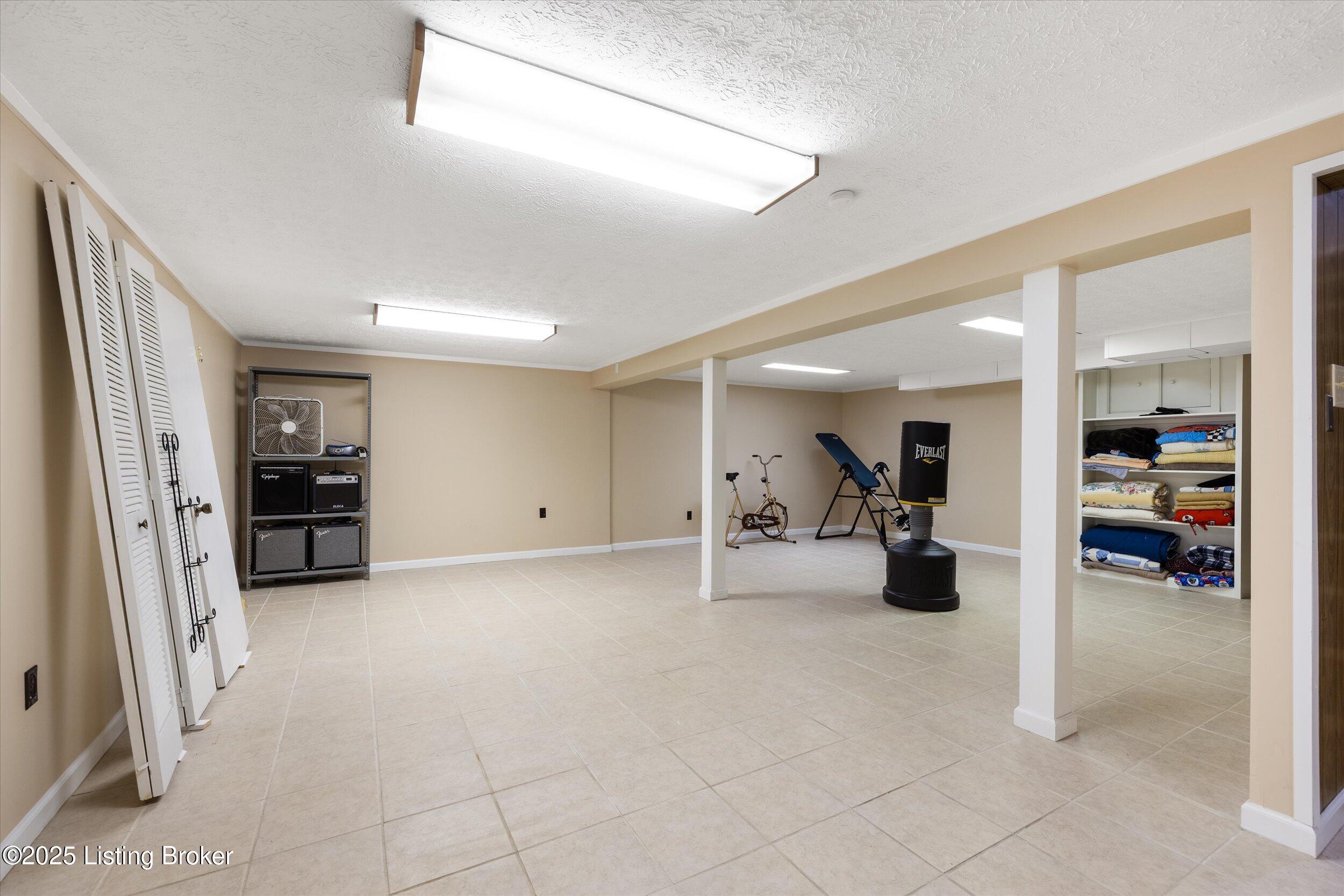 7007 Peppermill Ln