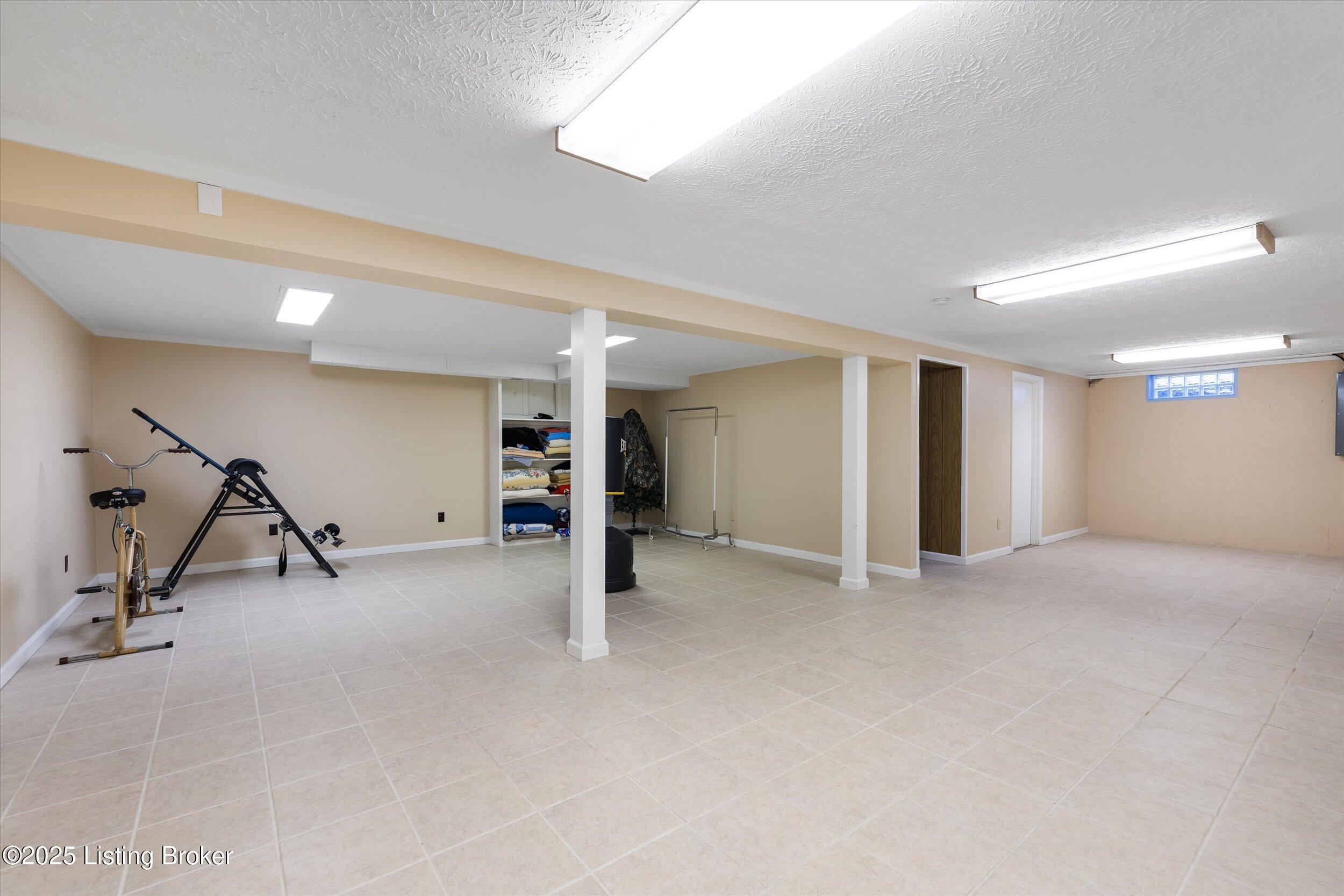 7007 Peppermill Ln
