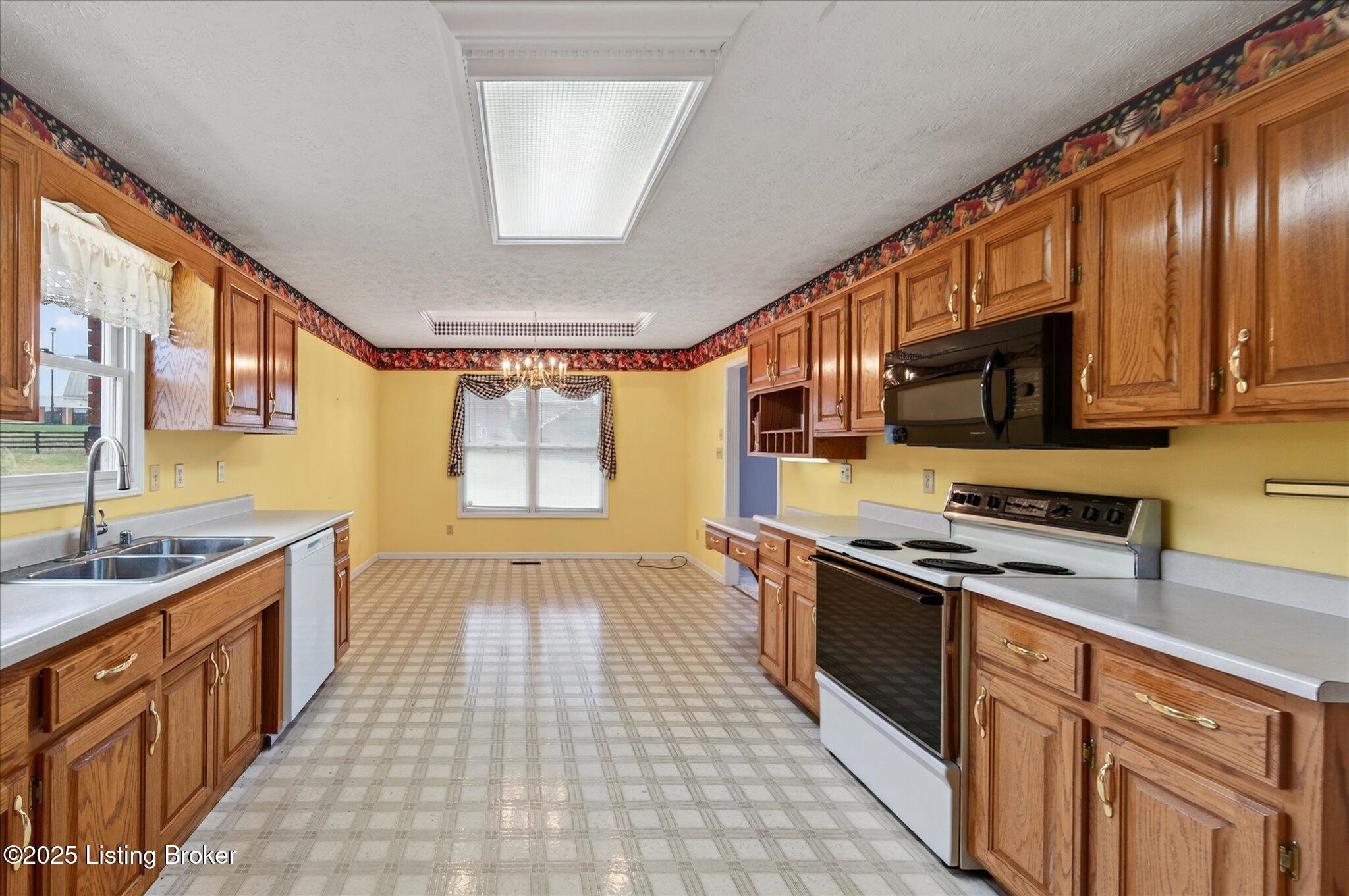 213 Winding Way