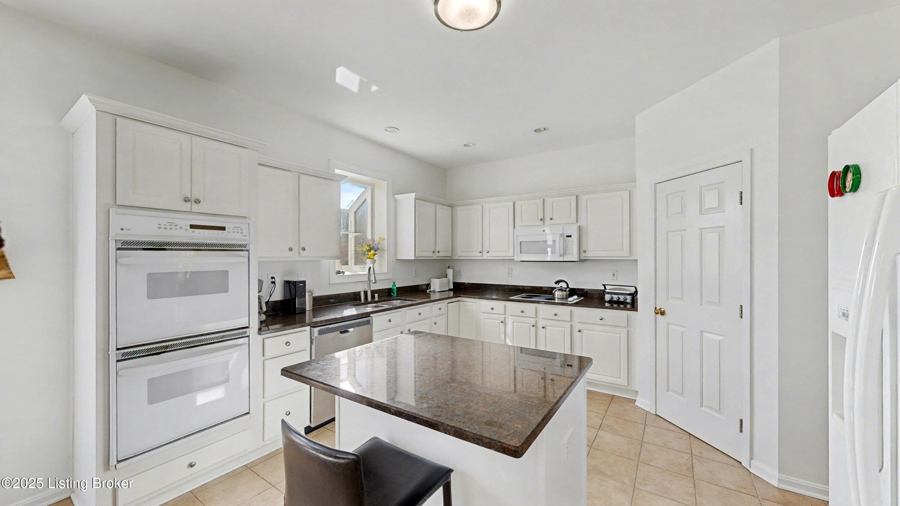 10906 Lake Vista Ct