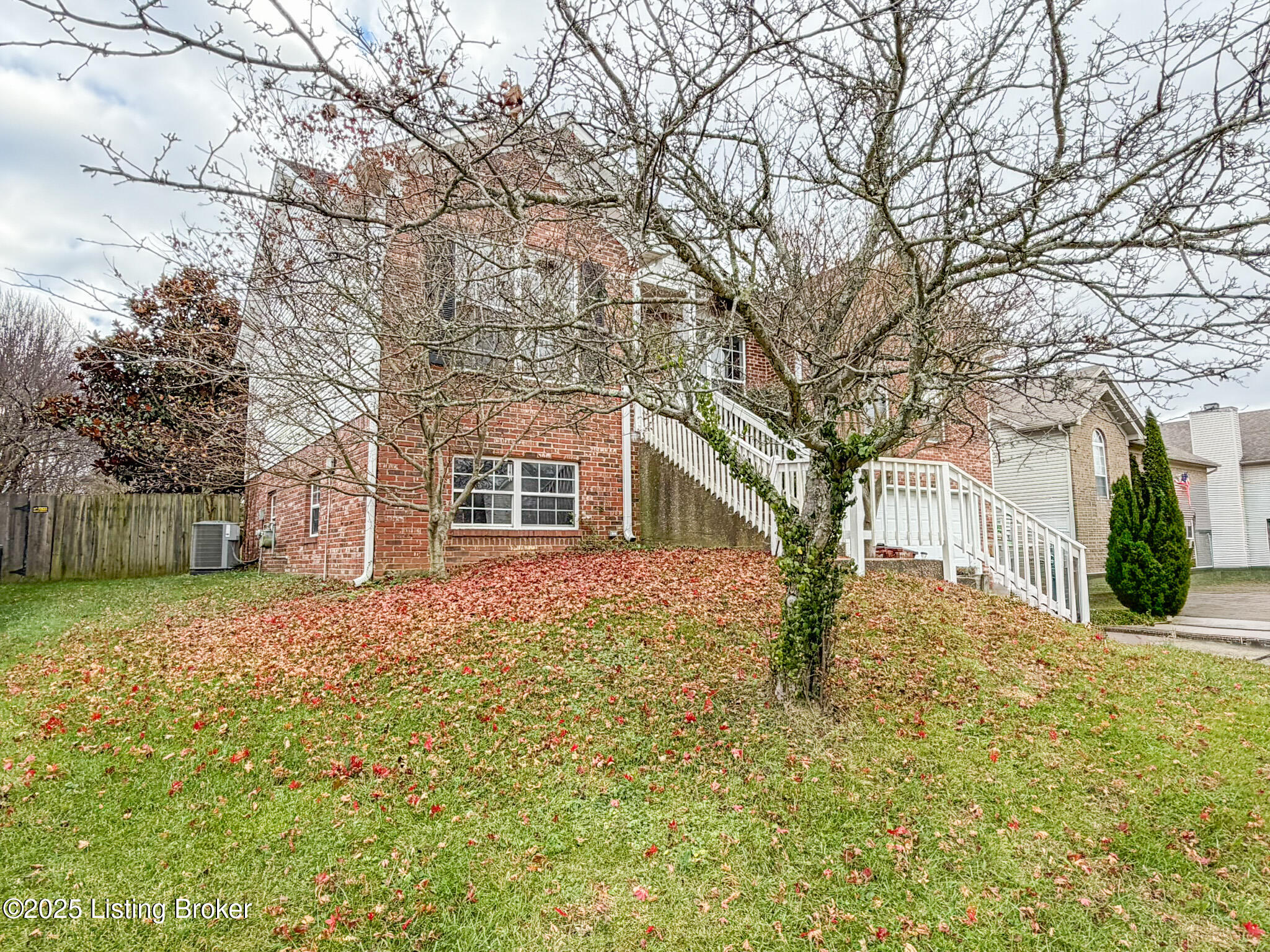 200 Woodfield Cir
