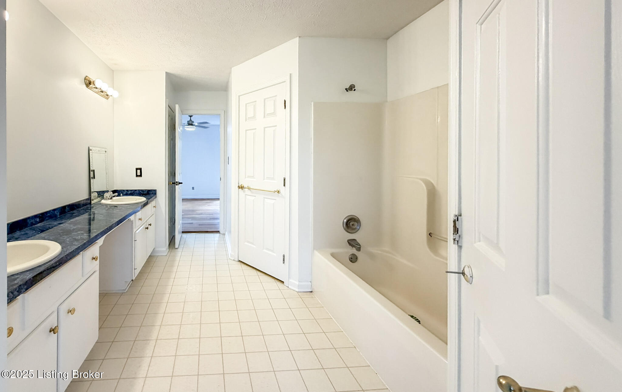 200 Woodfield Cir