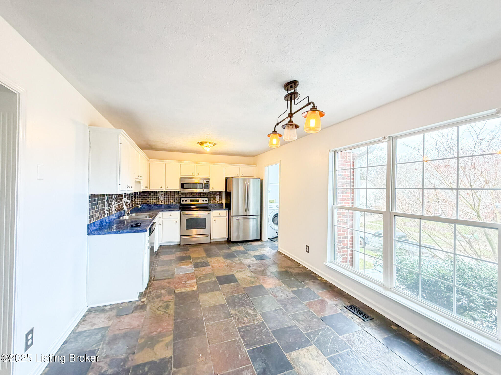 200 Woodfield Cir
