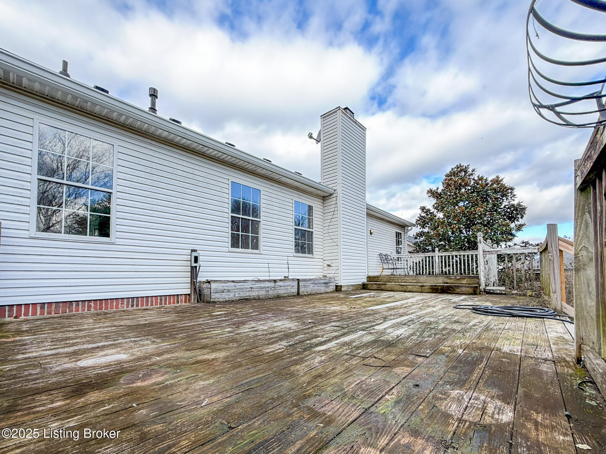 200 Woodfield Cir