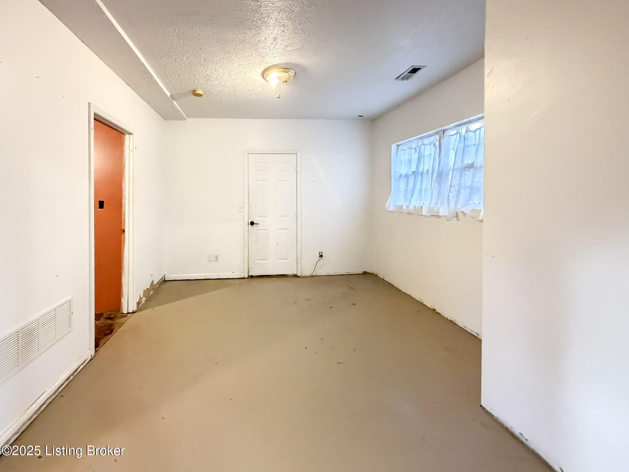 200 Woodfield Cir