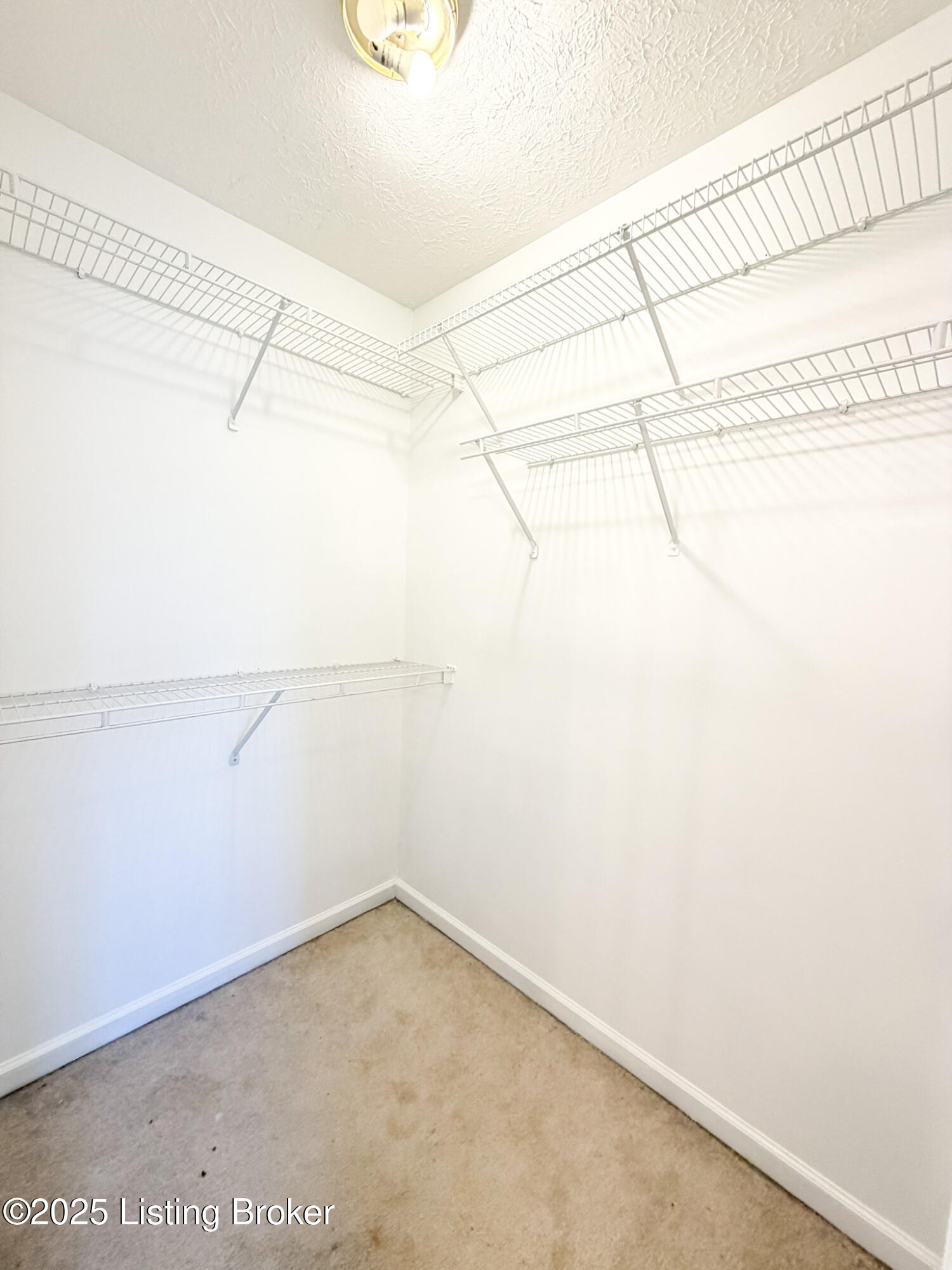 200 Woodfield Cir