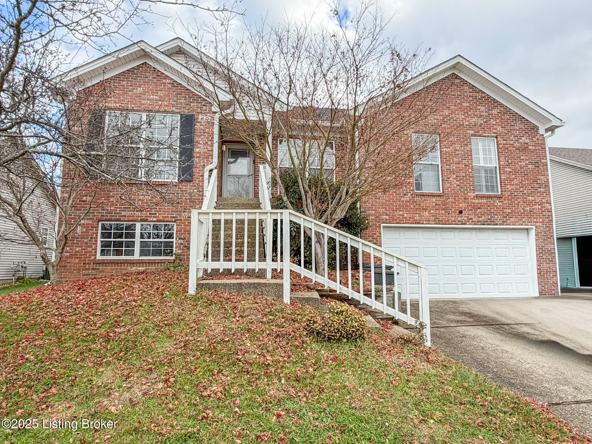 200 Woodfield Cir