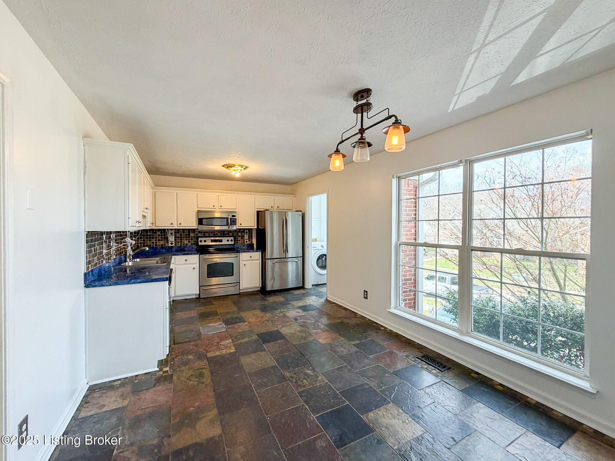 200 Woodfield Cir