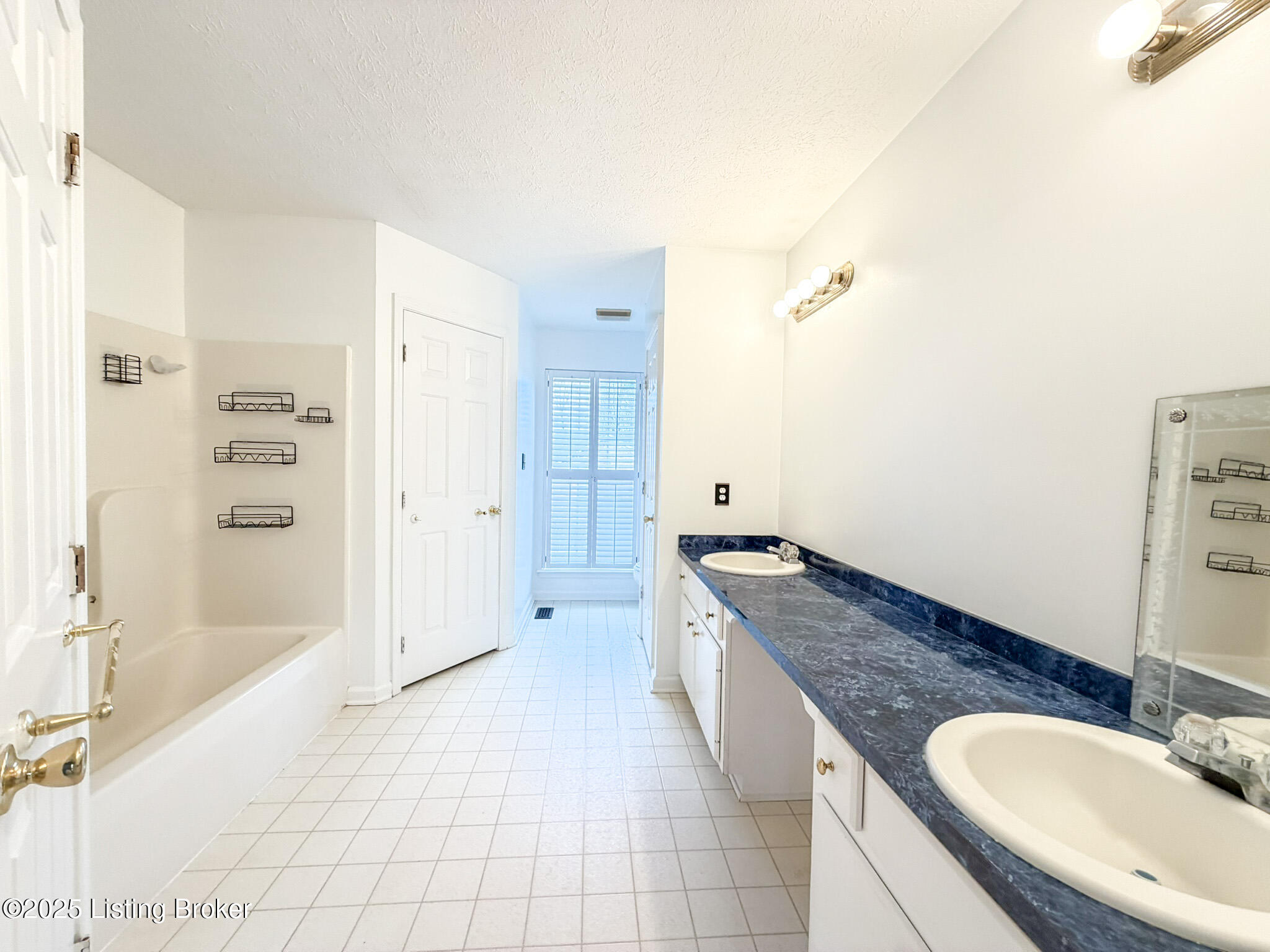 200 Woodfield Cir
