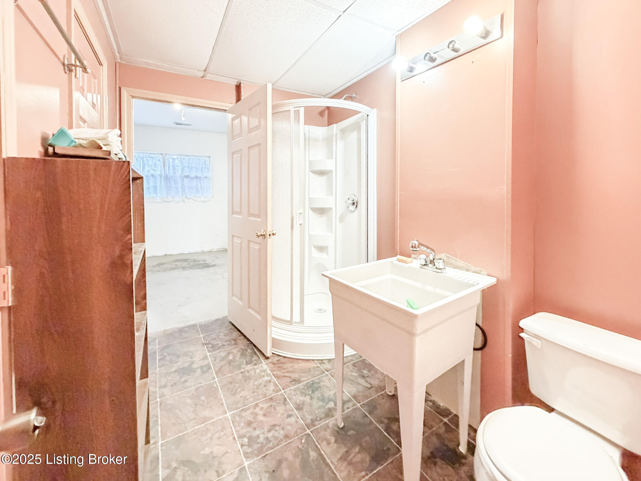 200 Woodfield Cir