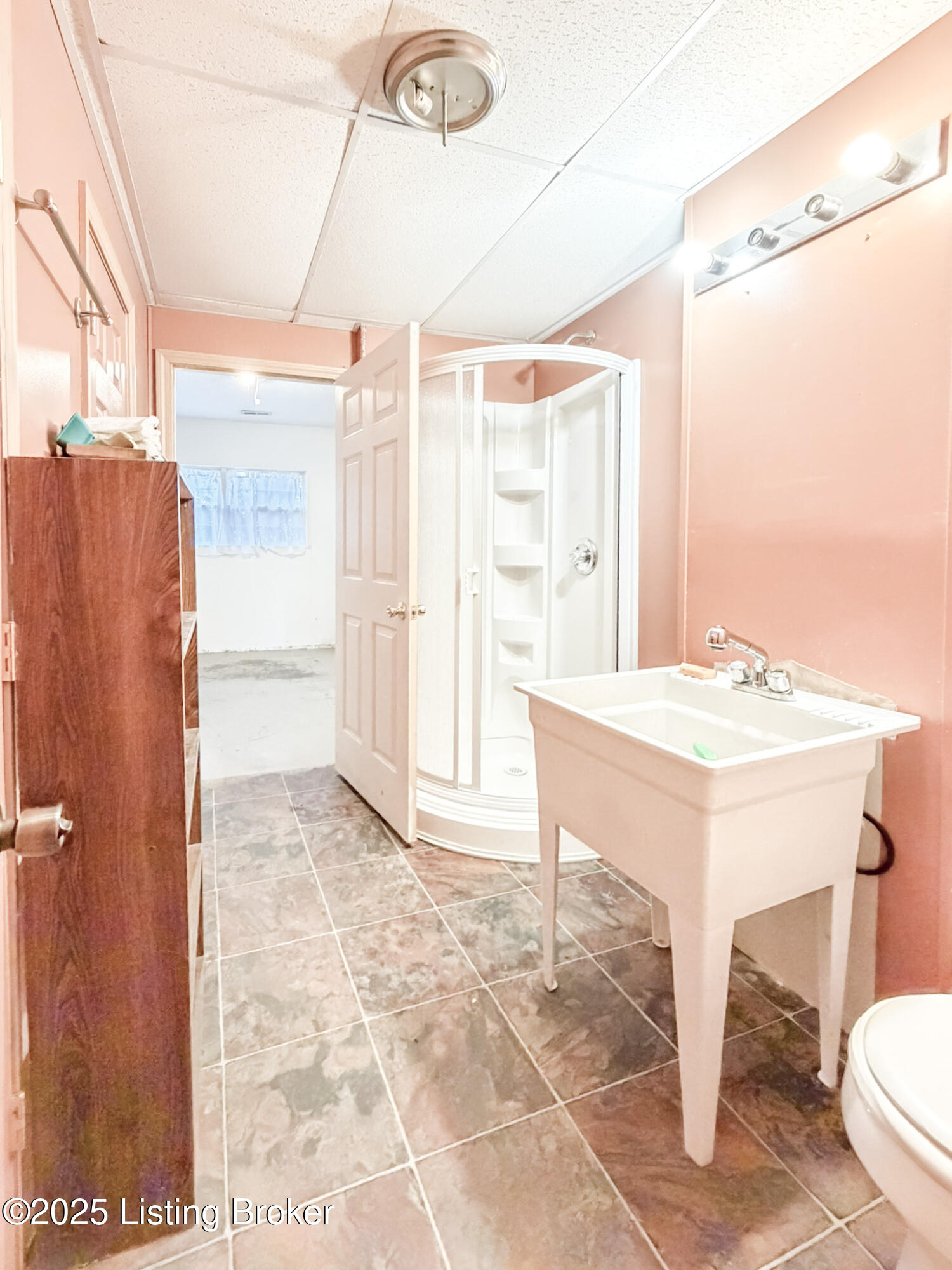 200 Woodfield Cir