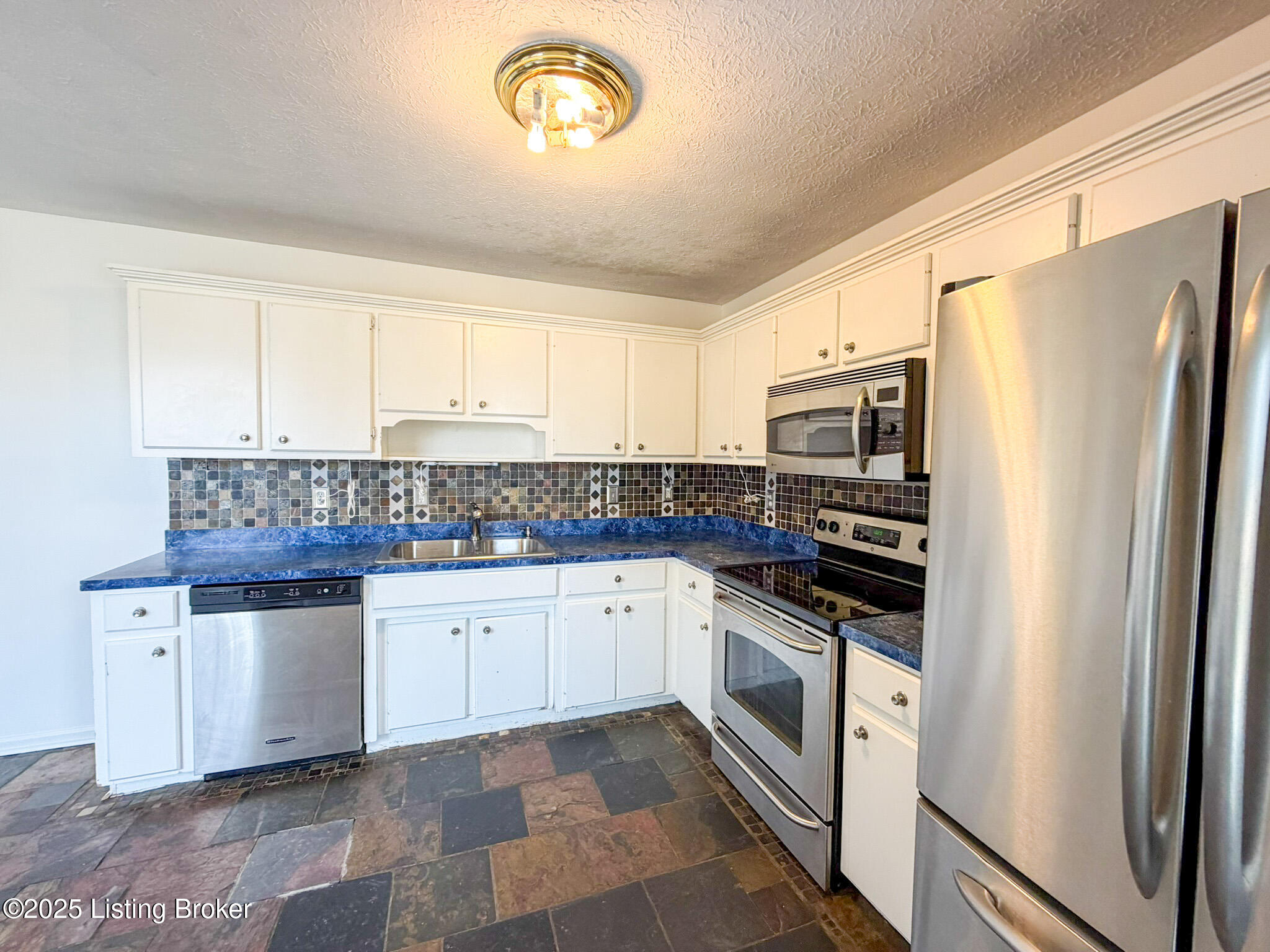 200 Woodfield Cir