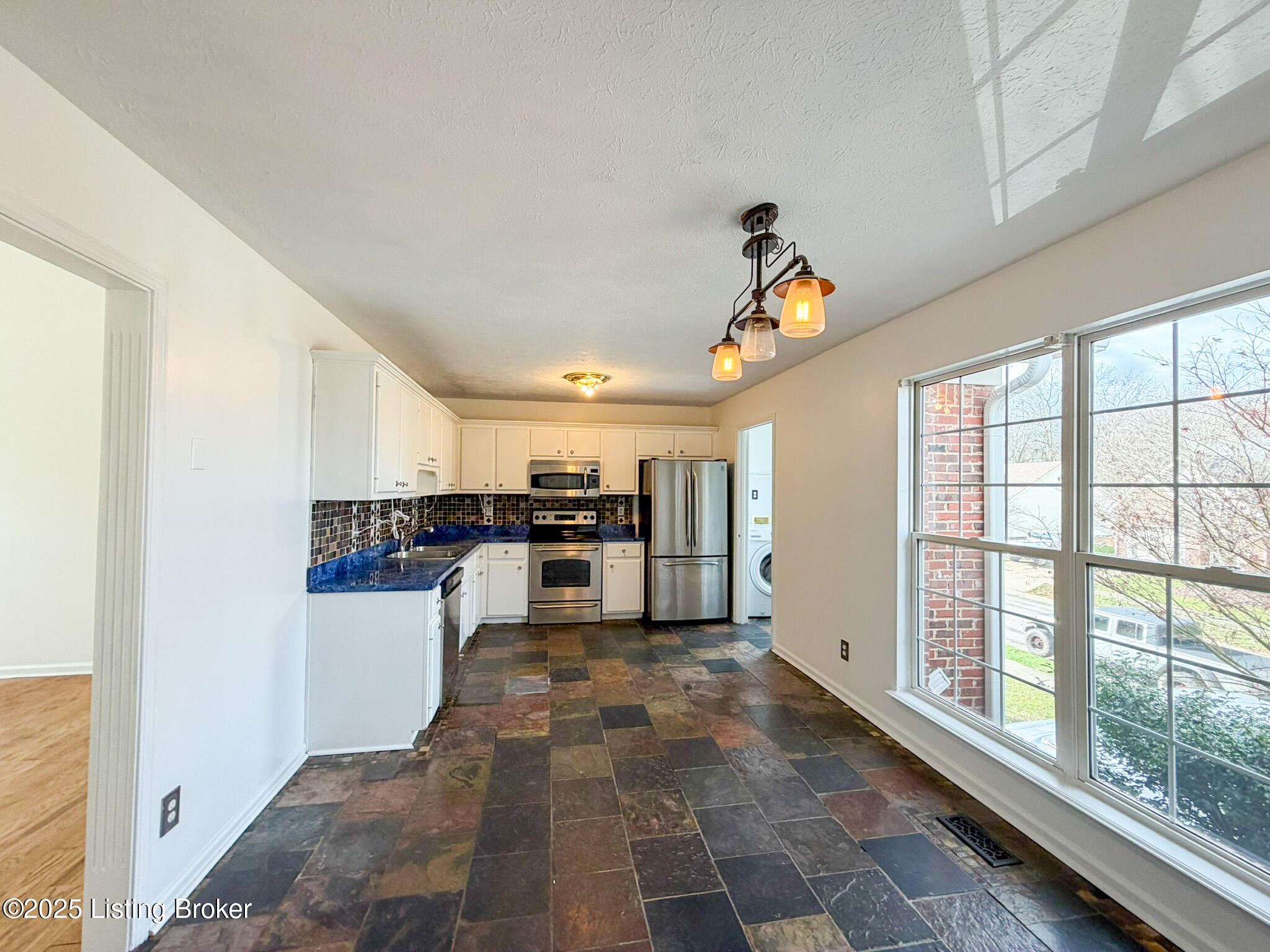 200 Woodfield Cir